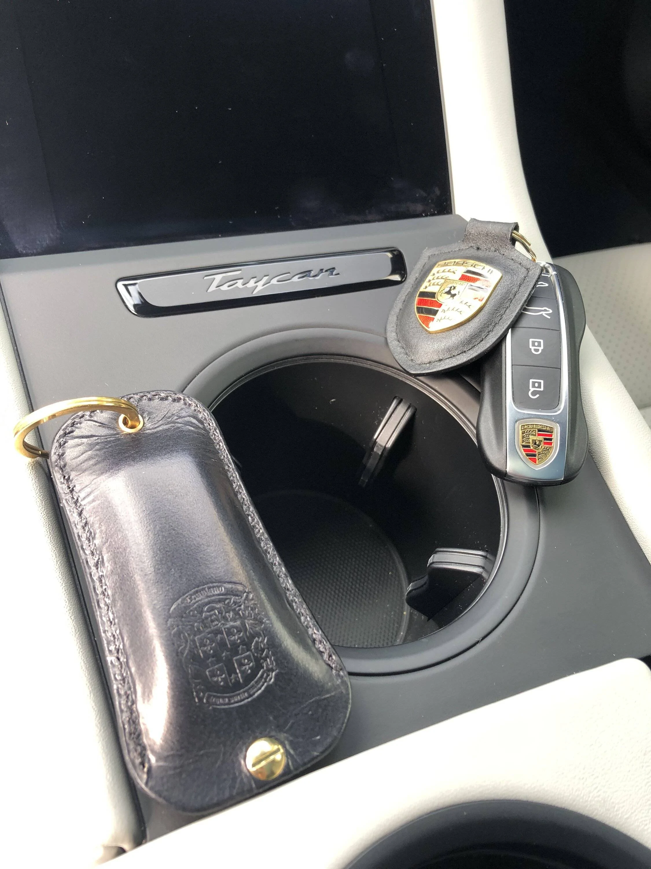 Porsche Taycan Tracker Fob Pouch 234BD54F-3A95-4B91-BE67-DF86BDFF84F2