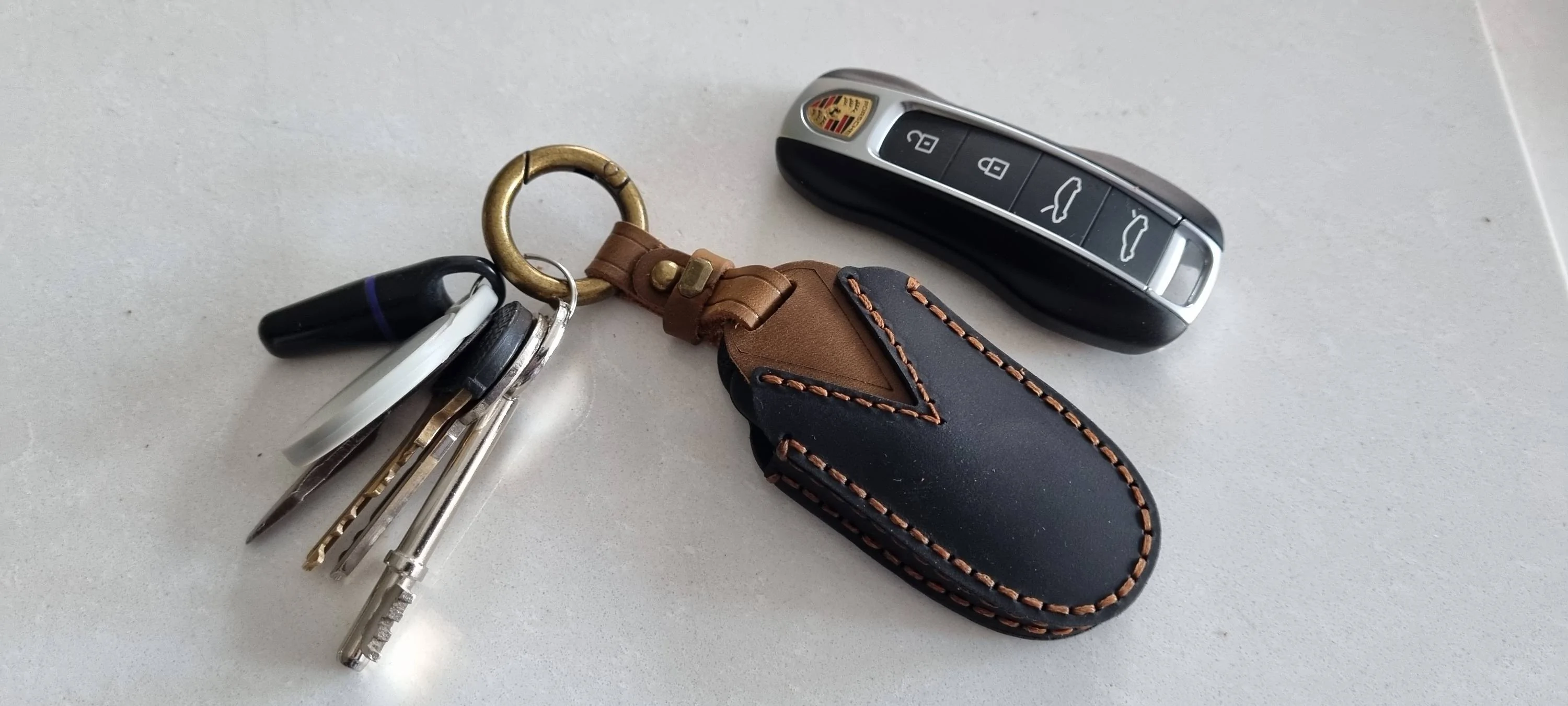 Porsche Taycan Tracker Fob Pouch dkwQeC8