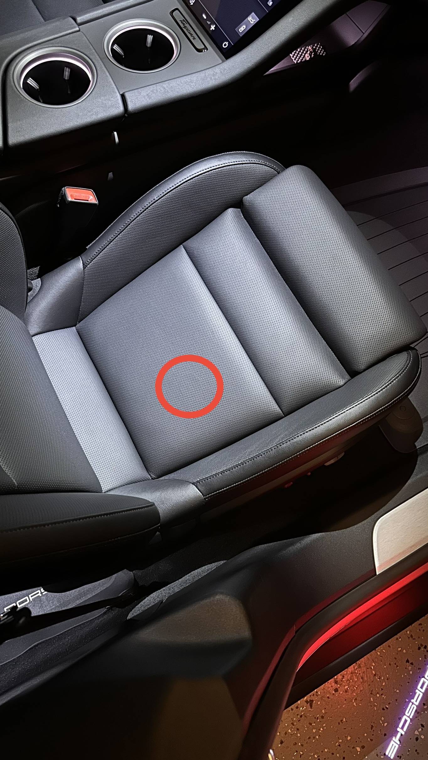 Porsche Taycan Taycan seat problem partial leather fault help (line and discolouration) IMG_9059