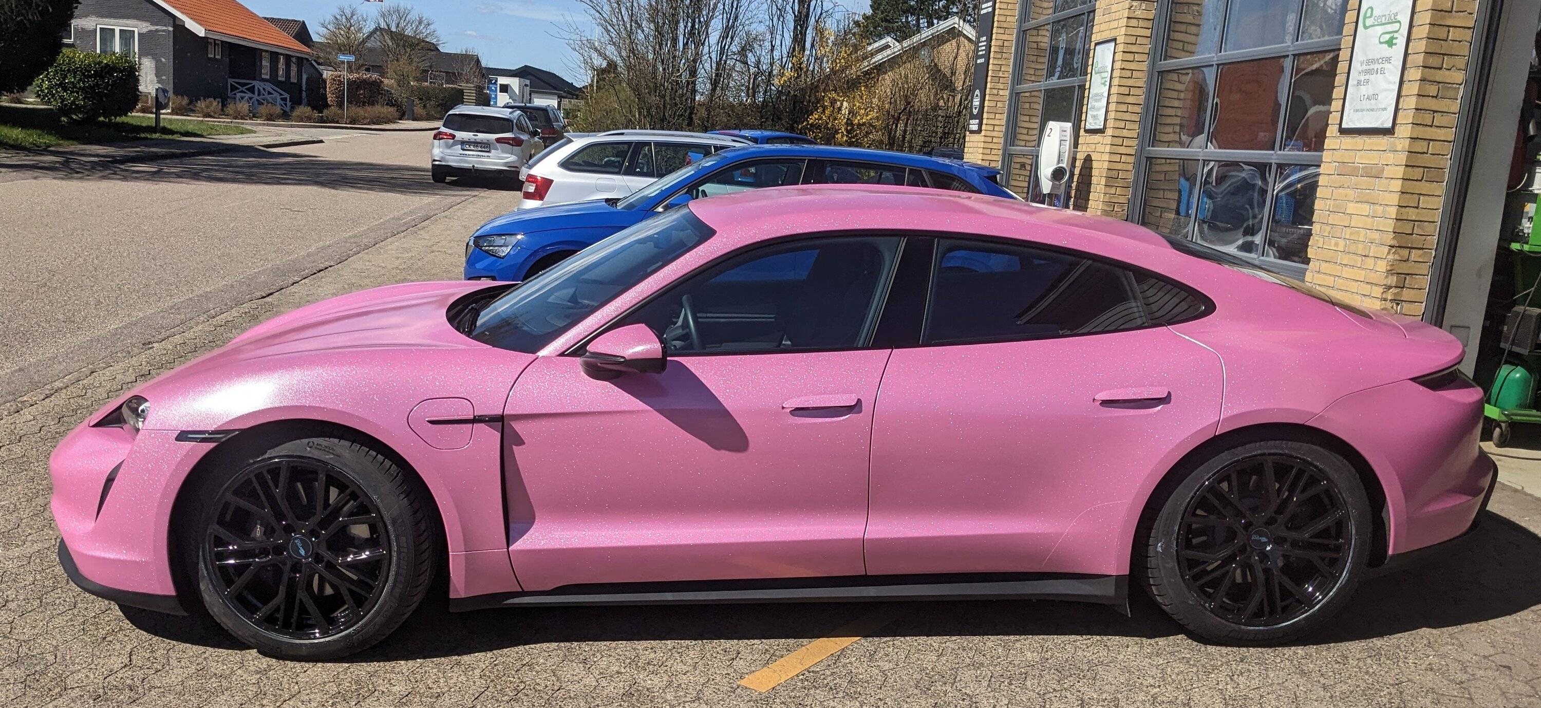 Porsche Taycan Pink Wrapped Taycan summer-rim-side1