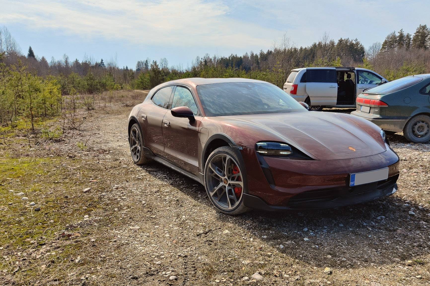 Porsche Taycan CHERRY METALLIC Taycan Club ct4s_dusty_roadside