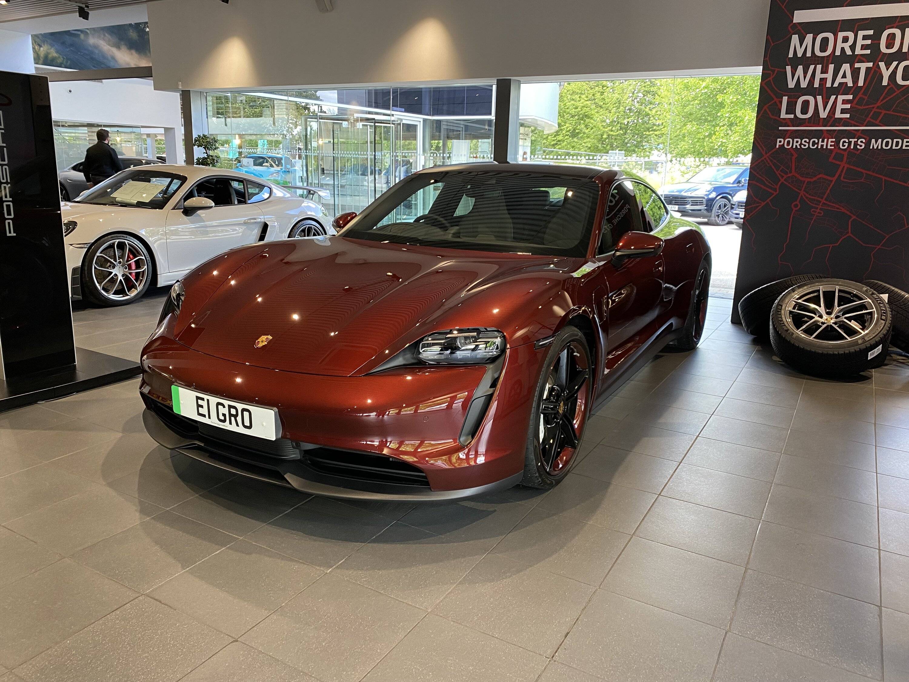Porsche Taycan CHERRY METALLIC Taycan Club IMG_1633