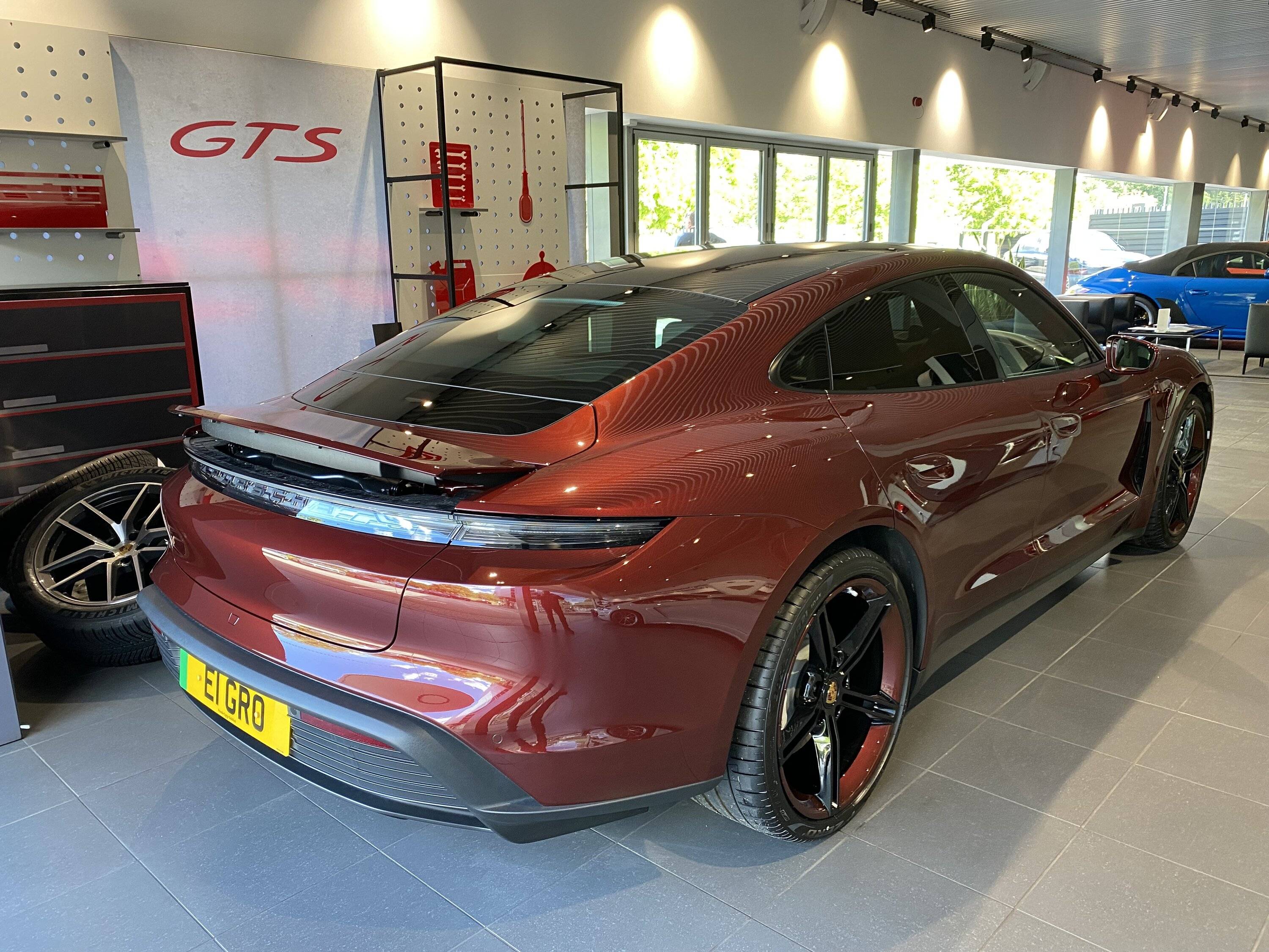 Porsche Taycan CHERRY METALLIC Taycan Club IMG_1635