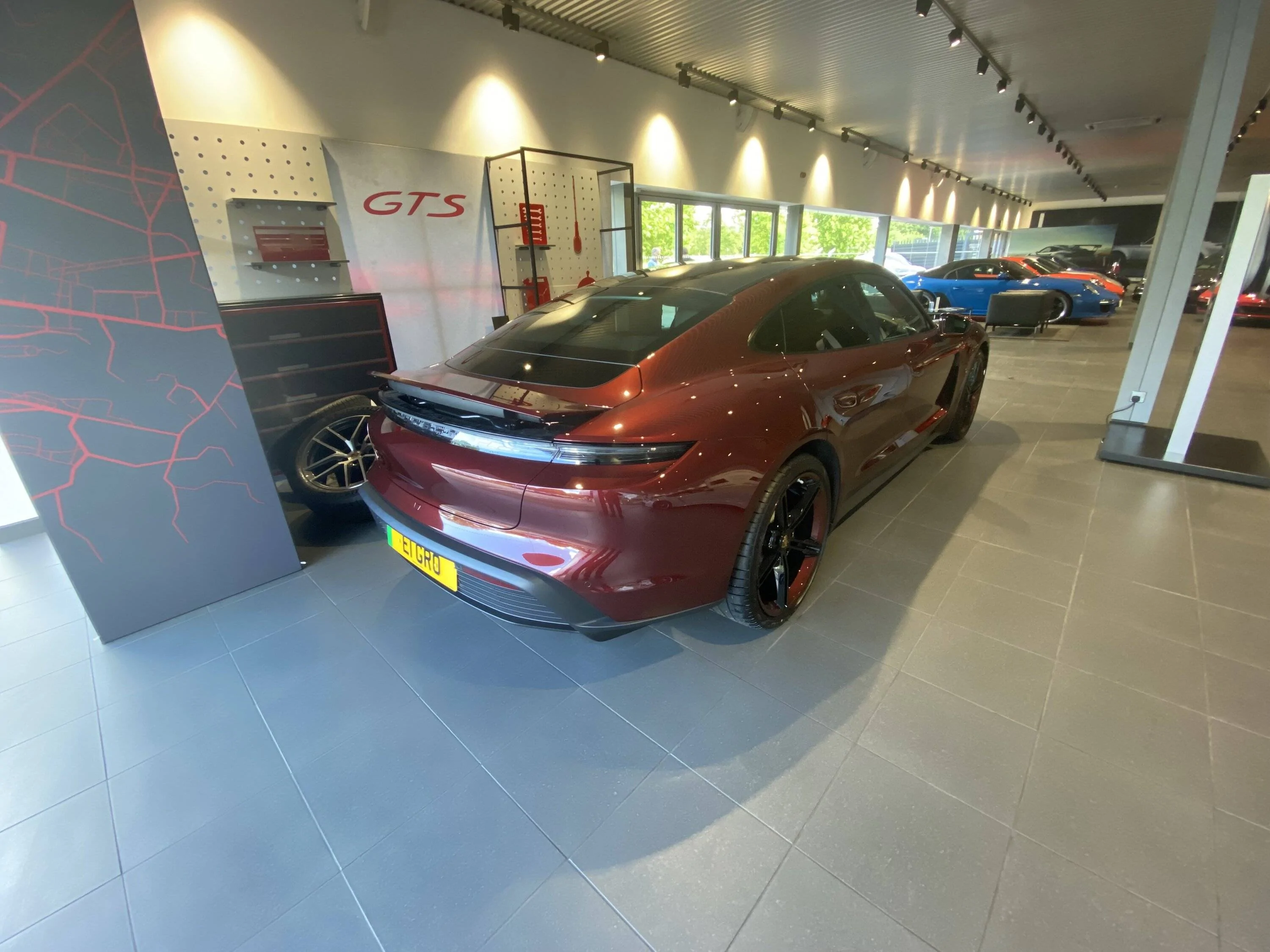 Porsche Taycan CHERRY METALLIC Taycan Club IMG_1631