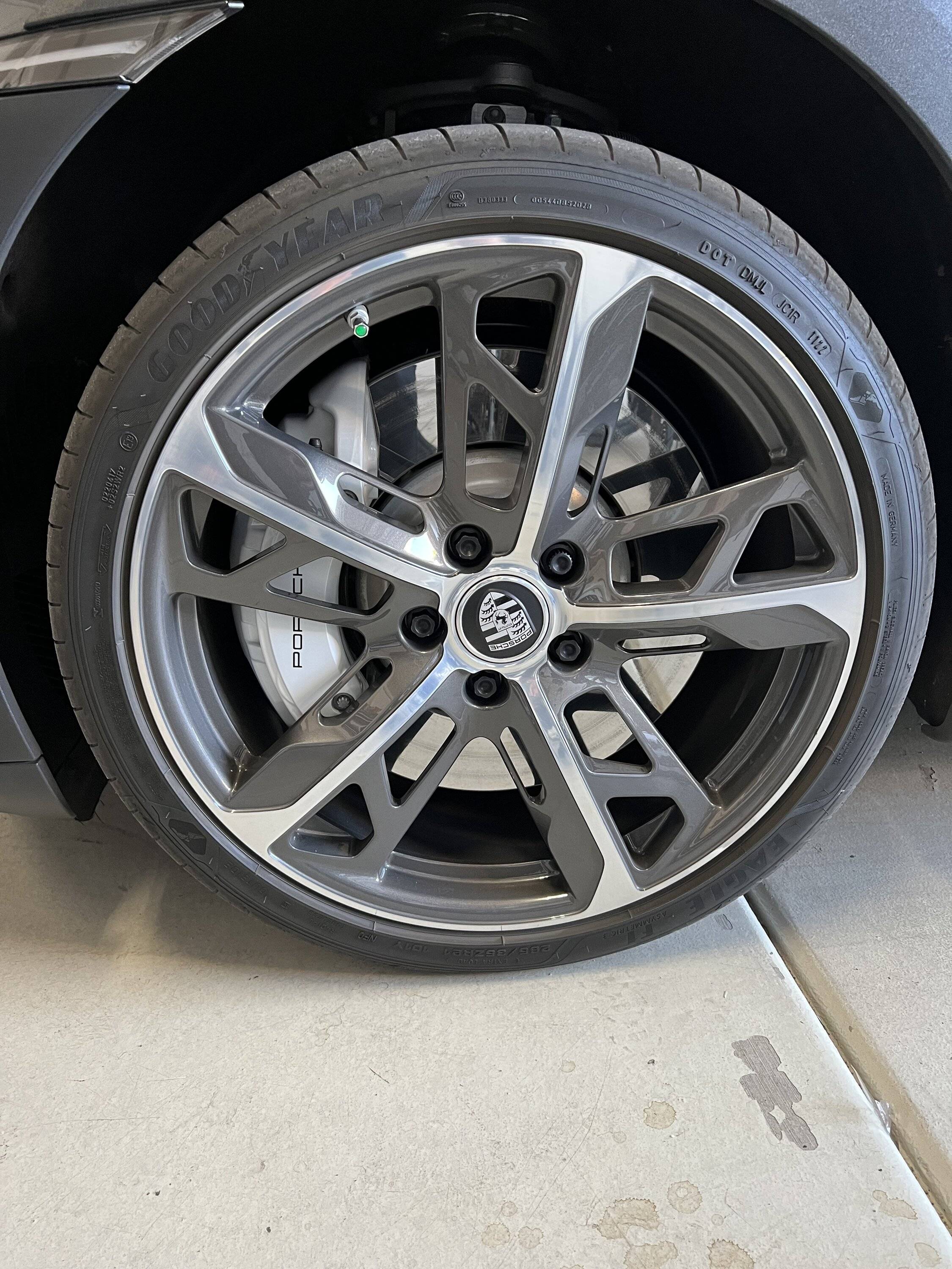 Porsche Taycan Wheels Cross Turismo design on sales IMG_2058