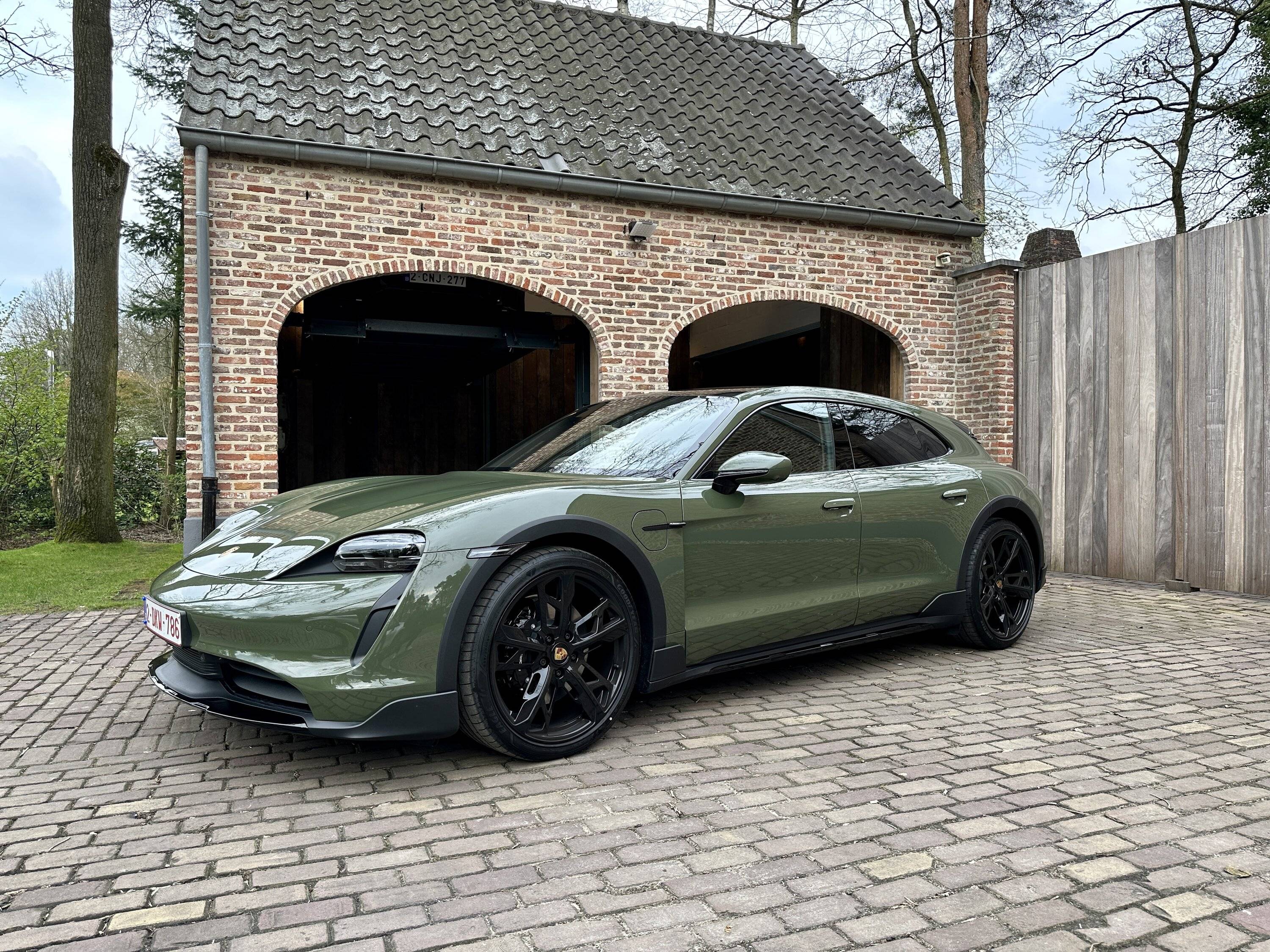 Porsche Taycan 🎨 PTS: PAINT TO SAMPLE Taycan Club & Photos Thread IMG_0703