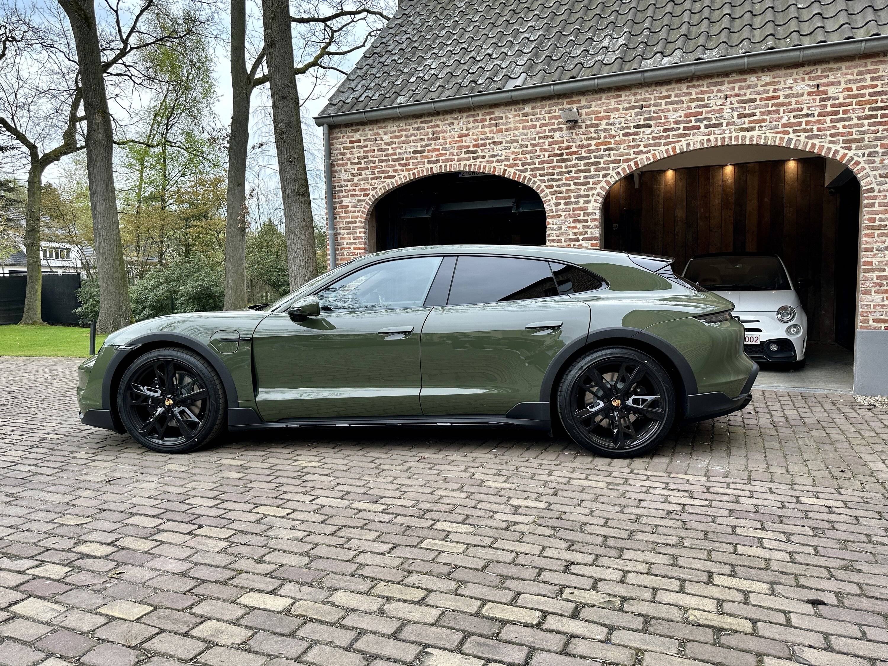Porsche Taycan 🎨 PTS: PAINT TO SAMPLE Taycan Club & Photos Thread IMG_0707