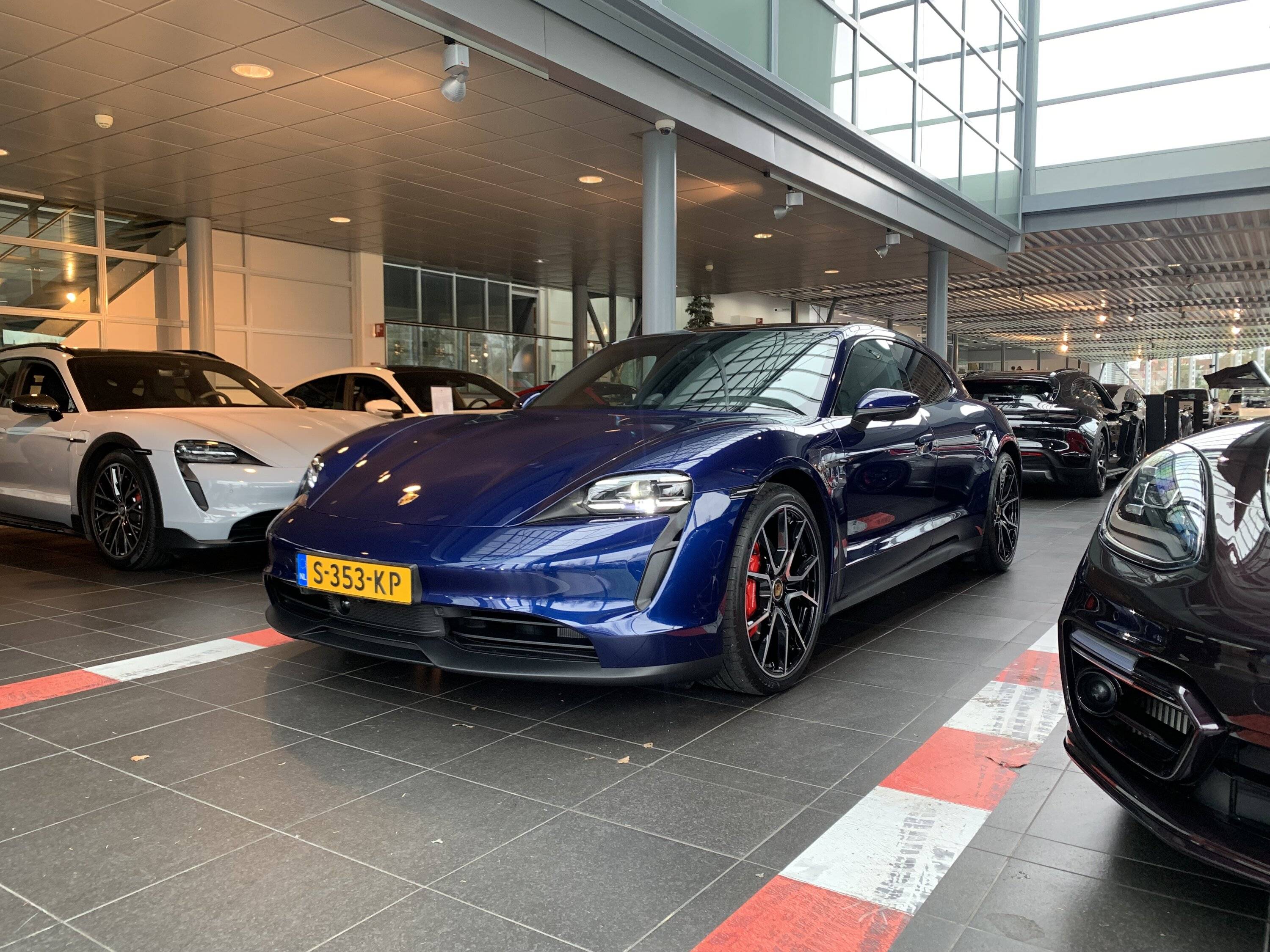 Porsche Taycan GENTIAN BLUE Taycan Club IMG_9887