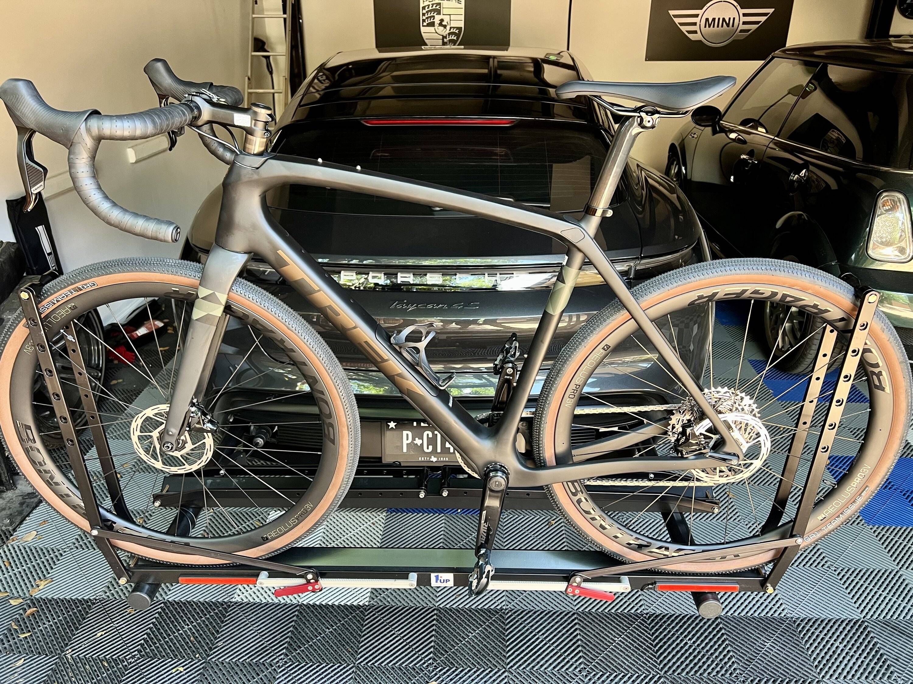 Porsche Taycan Taycan CT Rear Bike Rack IMG_6677
