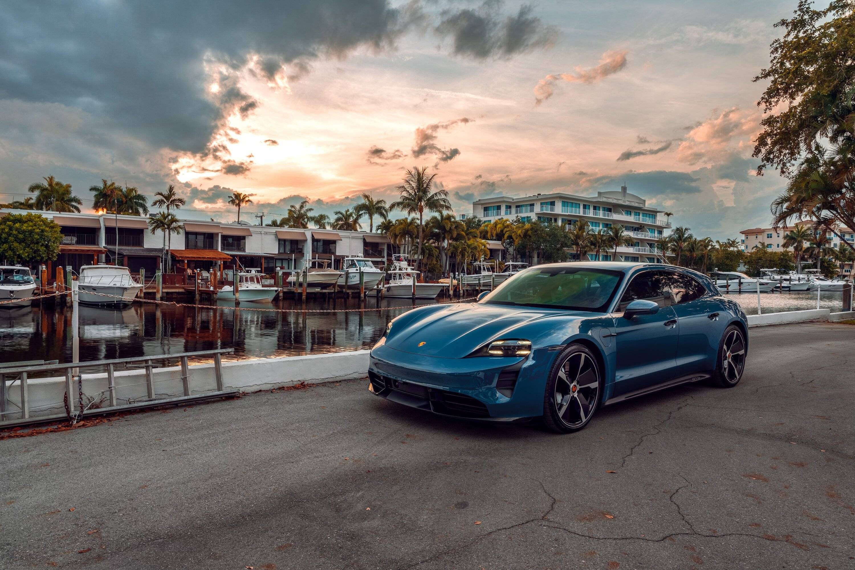 Porsche Taycan Taycan GTS ST Color 4