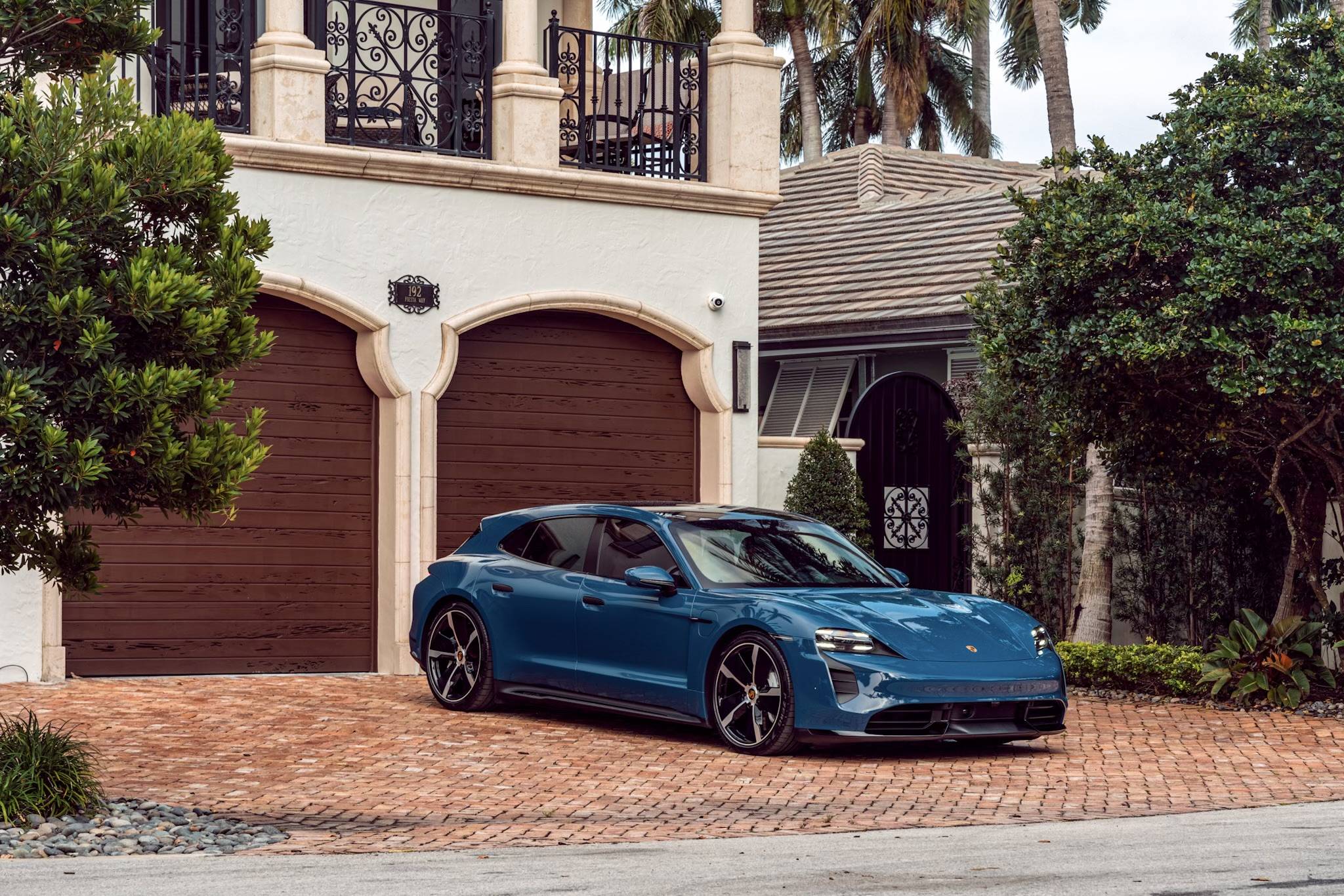 Porsche Taycan NEPTUNE BLUE Taycan Club IMG_4191