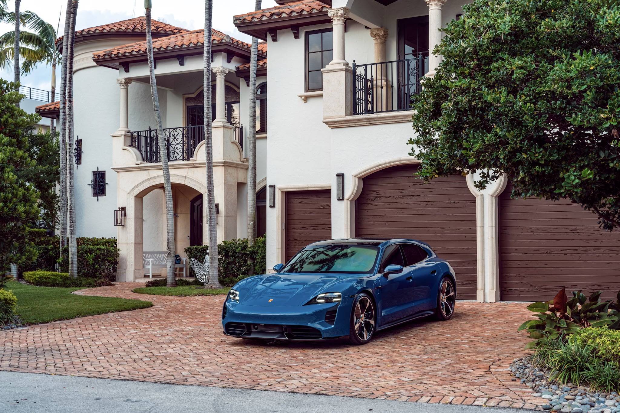 Porsche Taycan NEPTUNE BLUE Taycan Club IMG_4192