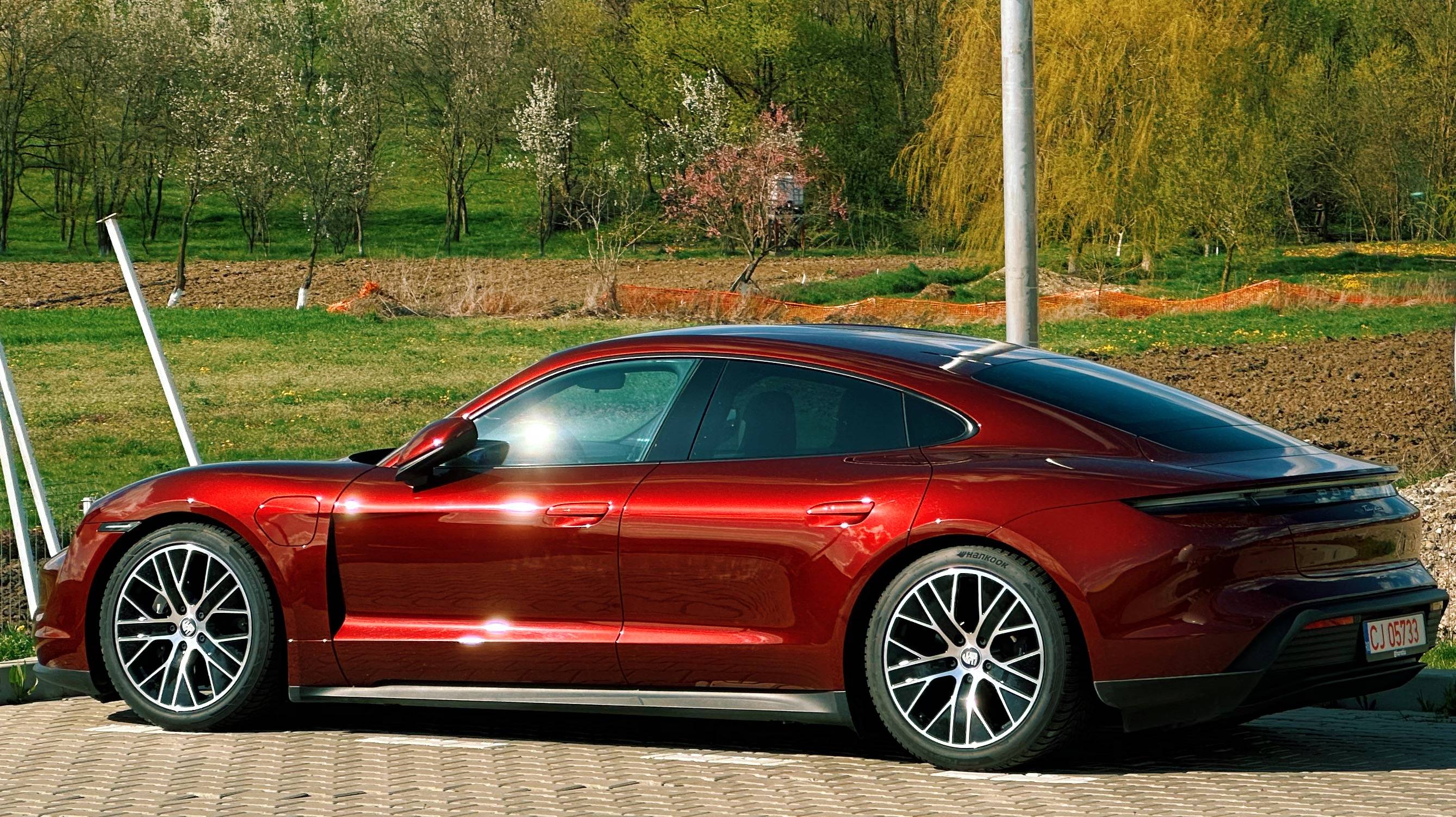 Porsche Taycan CHERRY METALLIC Taycan Club 119D3D8A-3054-44DC-9E99-CFE235BF7543