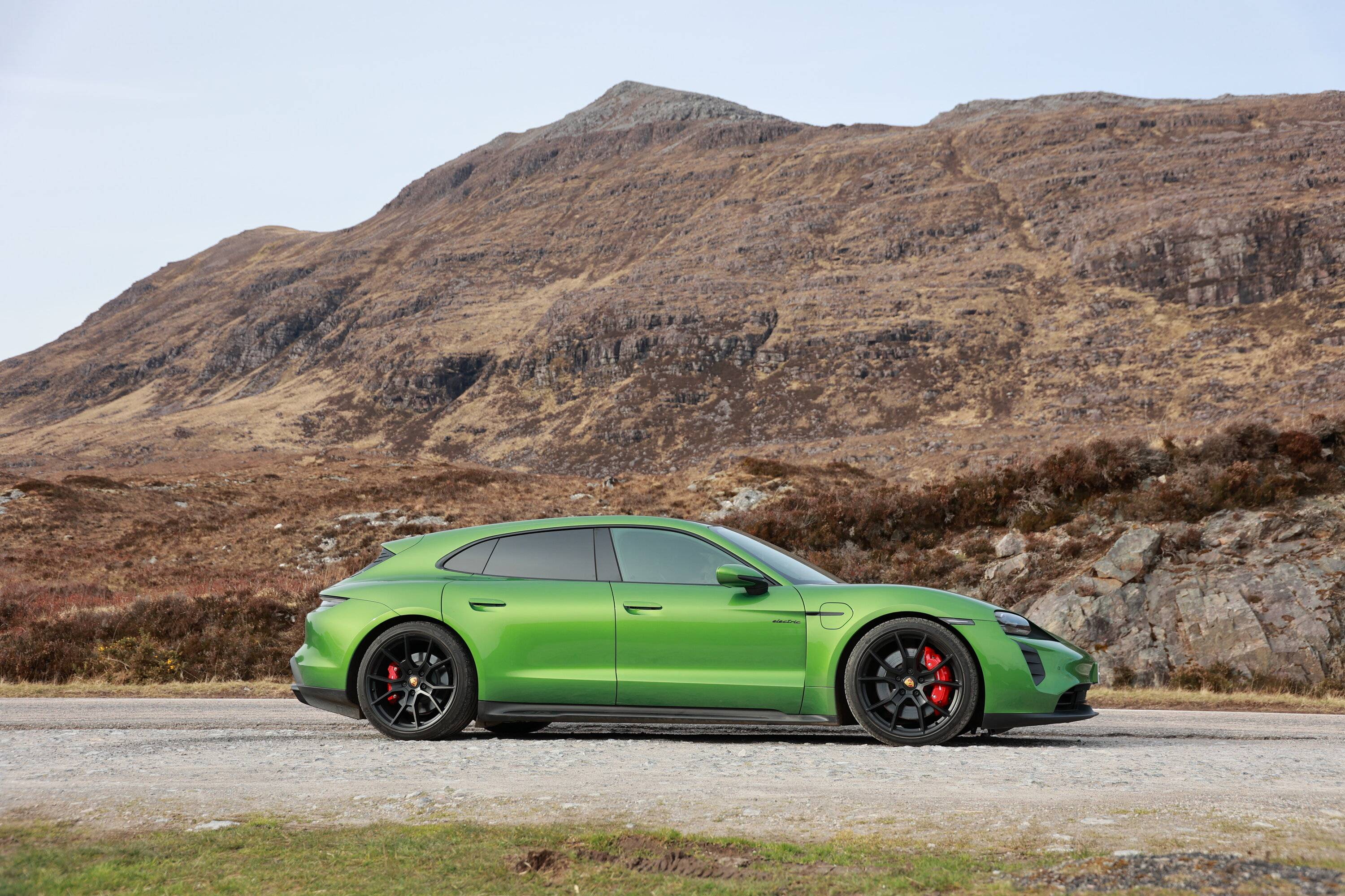 Porsche Taycan ST GTS completed production FF9C25D0-9CBC-4E34-AD89-E3129AF714F4