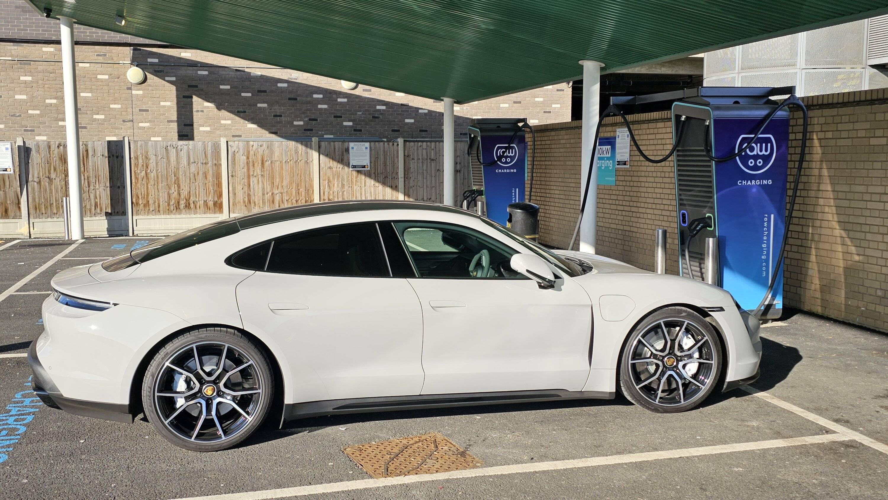 Porsche Taycan CHALK Taycan Club 20230404_171749