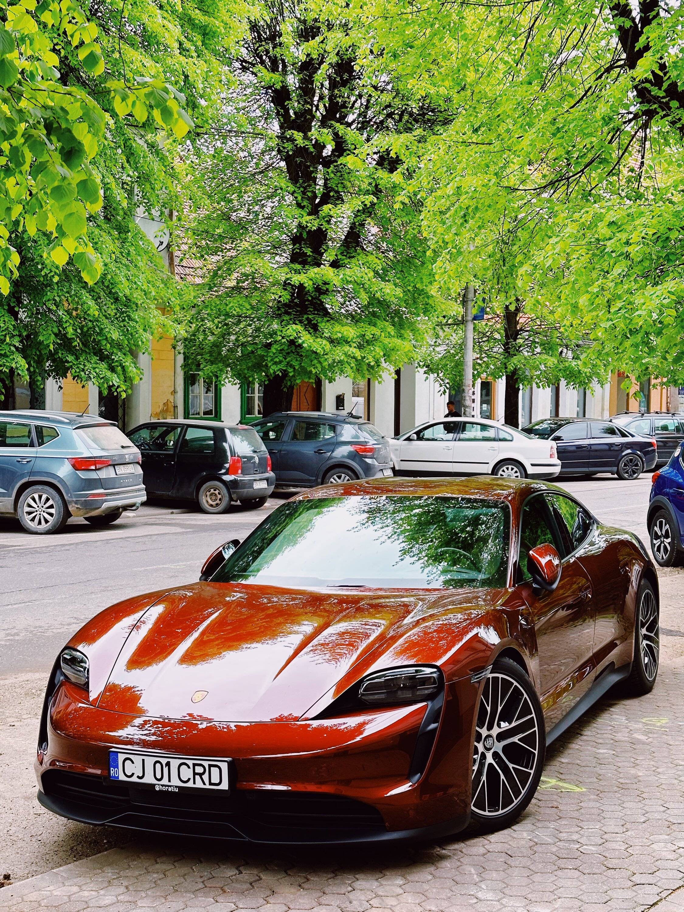 Porsche Taycan CHERRY METALLIC Taycan Club 23D071BC-47E6-4AE2-9E3E-A17402598D42