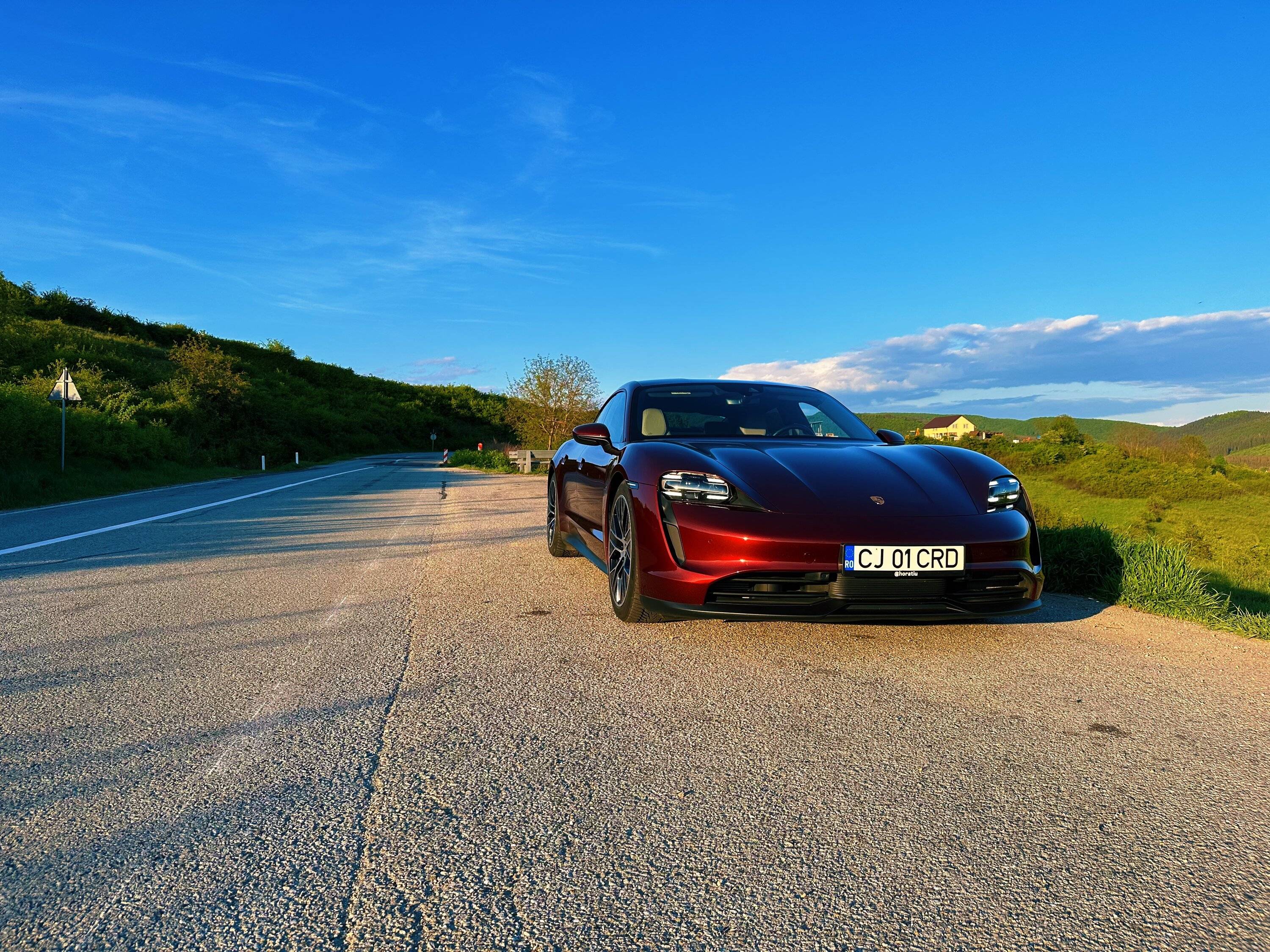 Porsche Taycan CHERRY METALLIC Taycan Club B87C572C-6648-493F-AE5D-C2A8F6DBB325