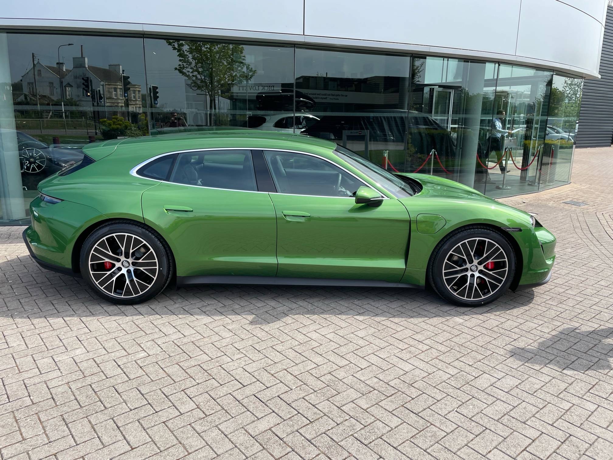 Porsche Taycan MAMBA GREEN Taycan Club image1