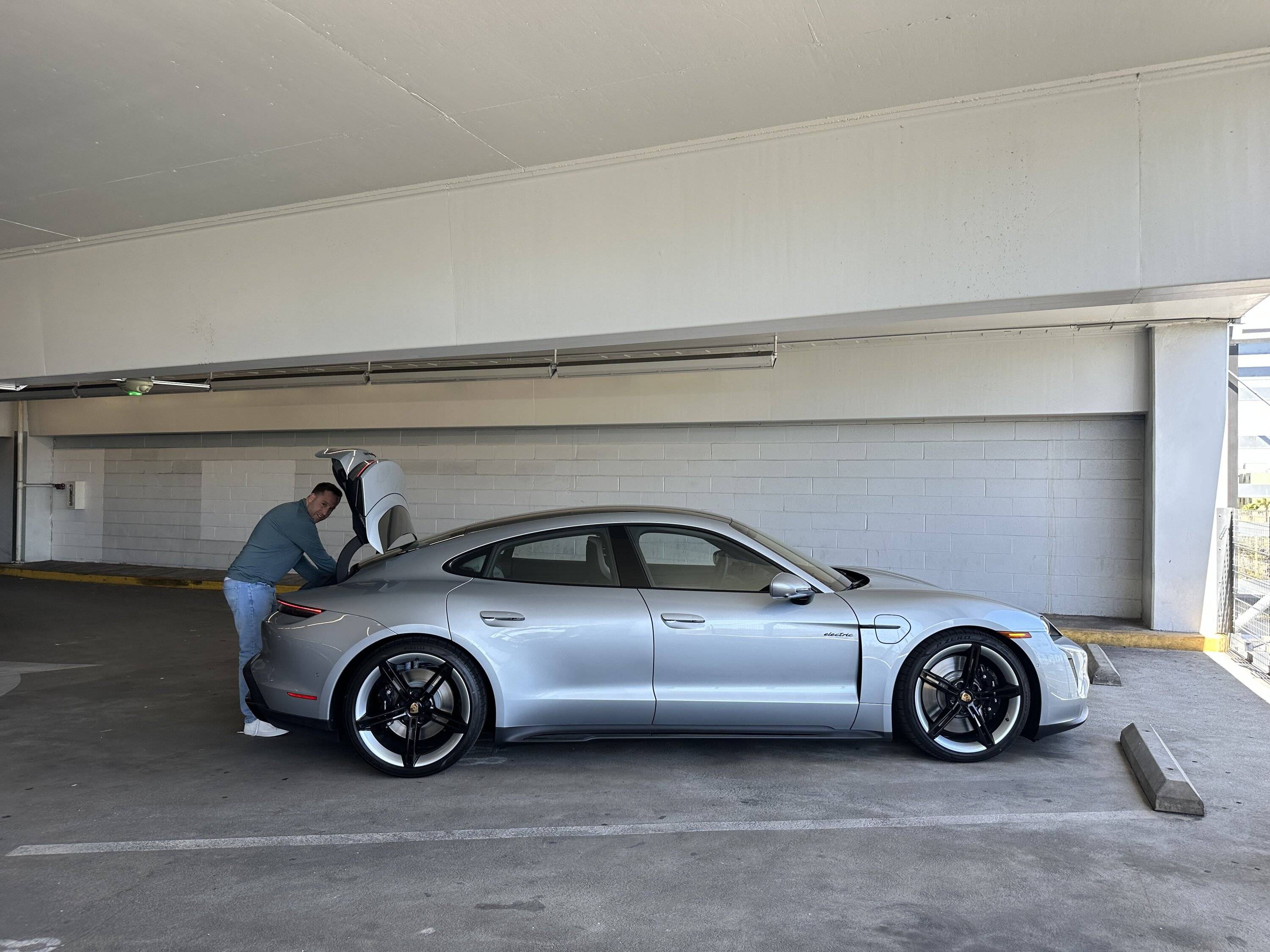 Porsche Taycan DOLOMITE SILVER Taycan Club IMG_5666.JPG