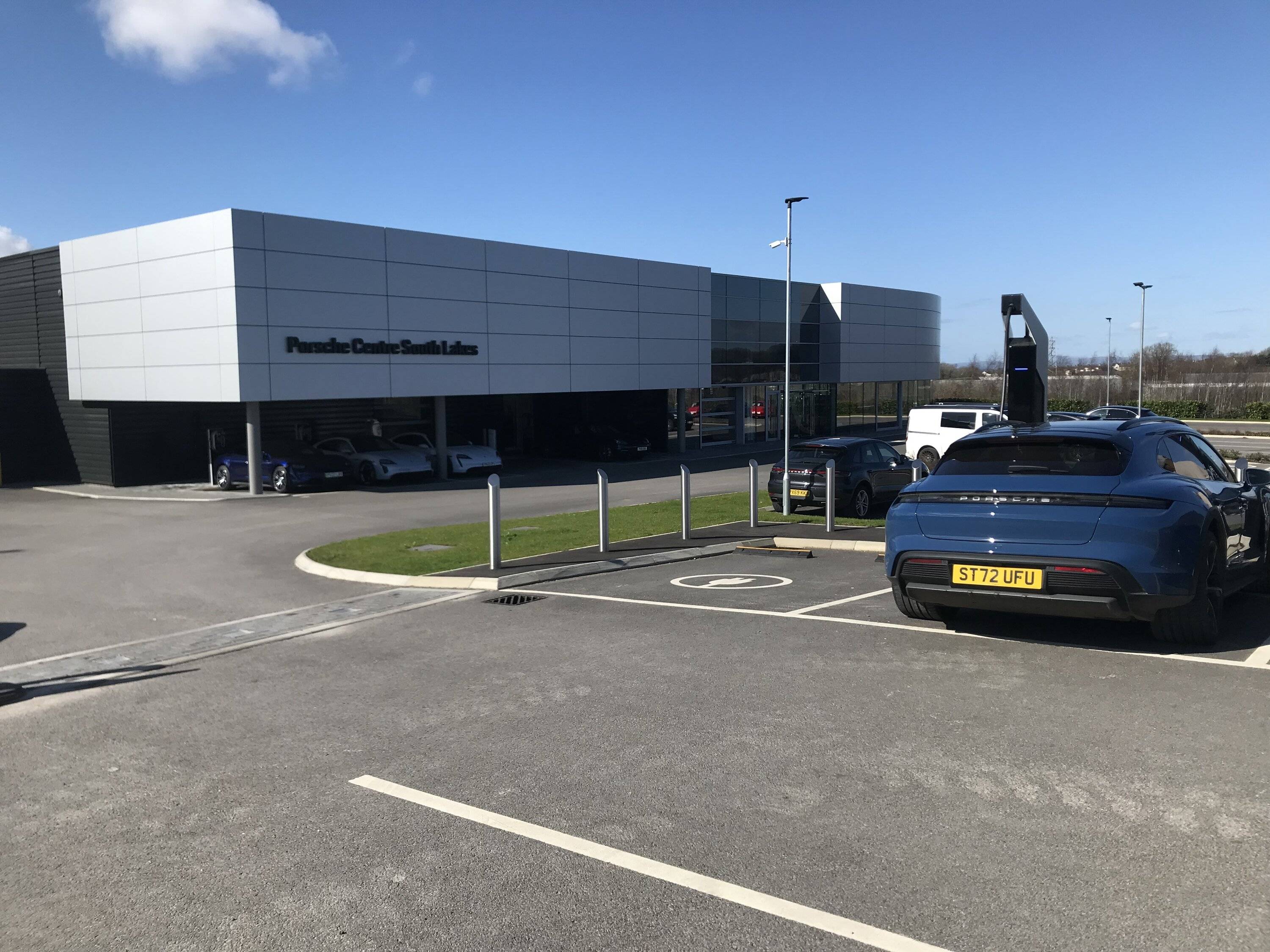 Porsche Taycan Porsche Experience Silverstone 009BD81D-82D7-4475-8FA7-5390FF33EB33