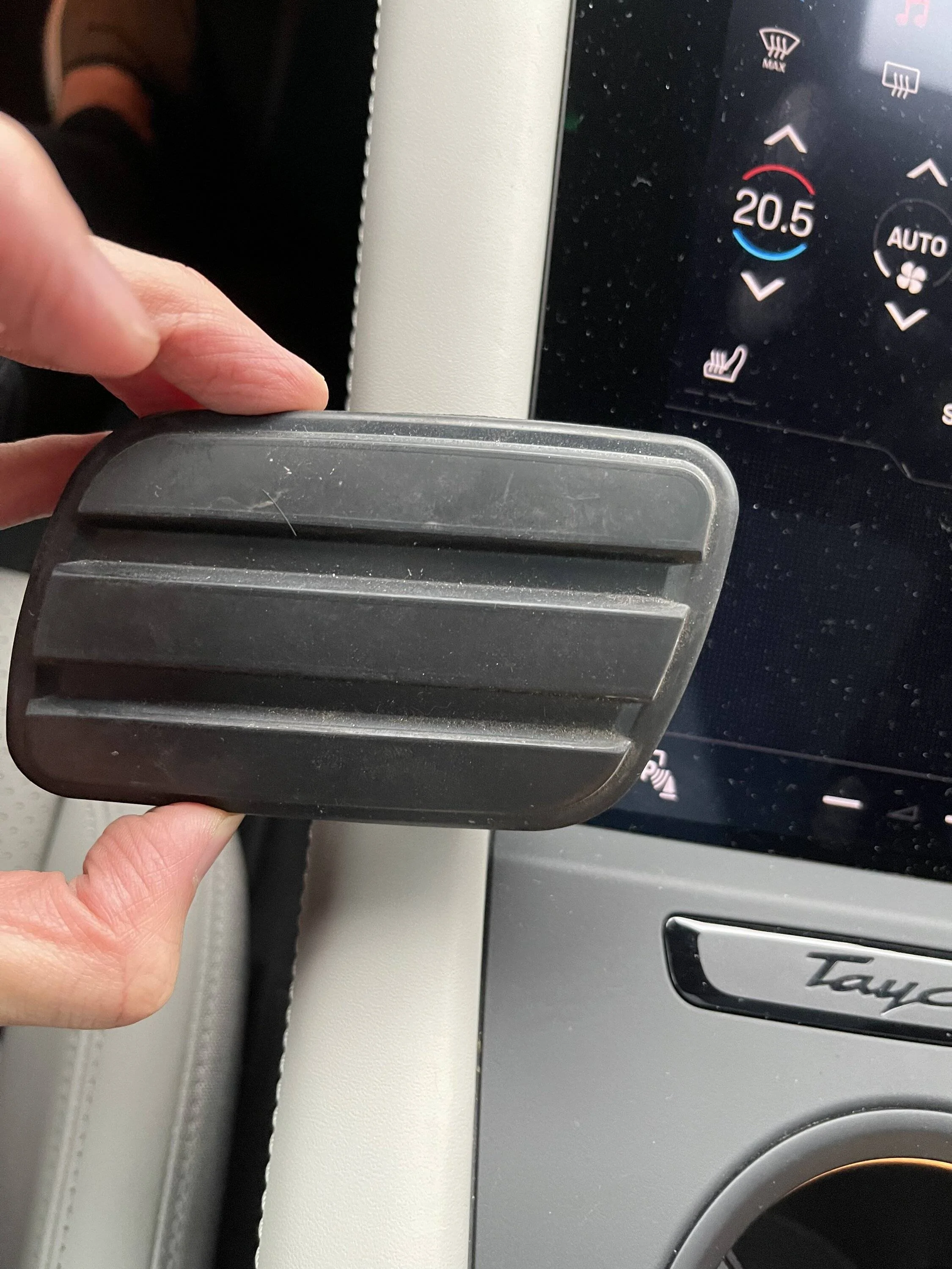Porsche Taycan Rubber brake lever cover fell off, what now? 50D0E3C8-D290-4B73-96CA-40C135736DDF