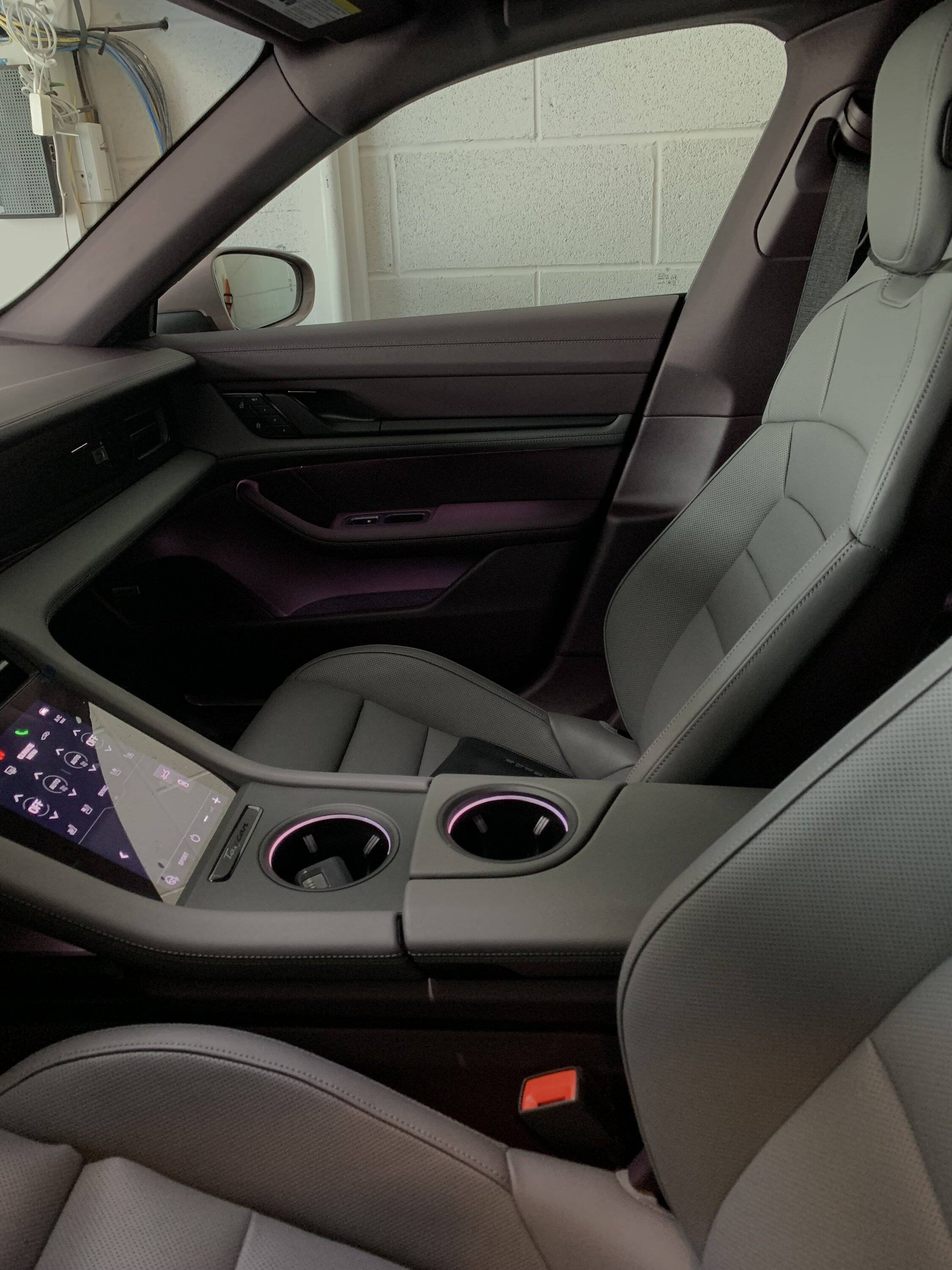 Porsche Taycan Bramble(blackberry) interior pics ? IMG_1895