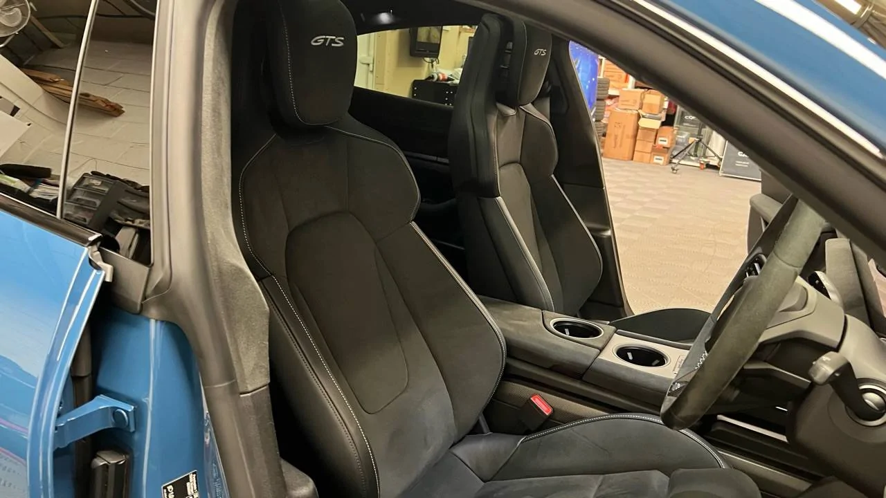 Porsche Taycan NEPTUNE BLUE Taycan Club 925CC2CB-03C4-4C93-AC6F-8E8FABA25D41