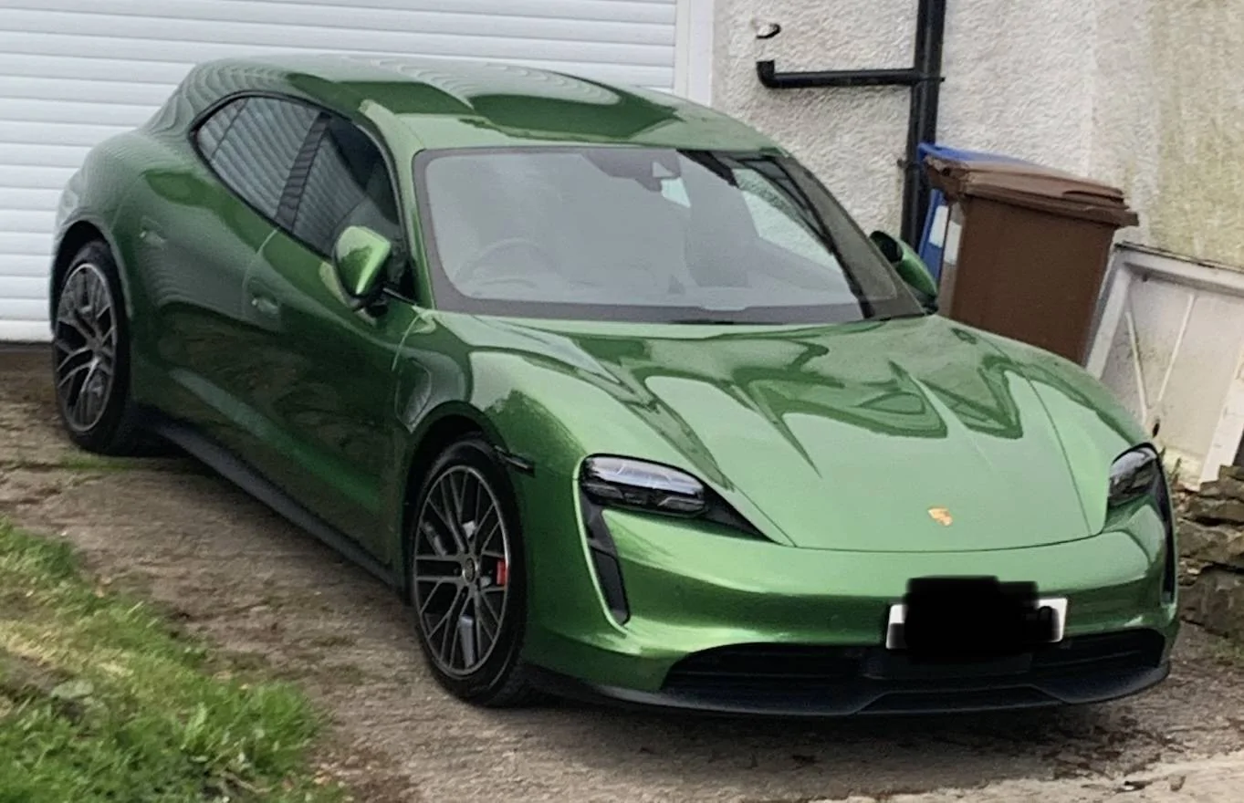 Porsche Taycan MAMBA GREEN Taycan Club 7145BFA7-6313-4CAA-AB1F-6D98402D2C51