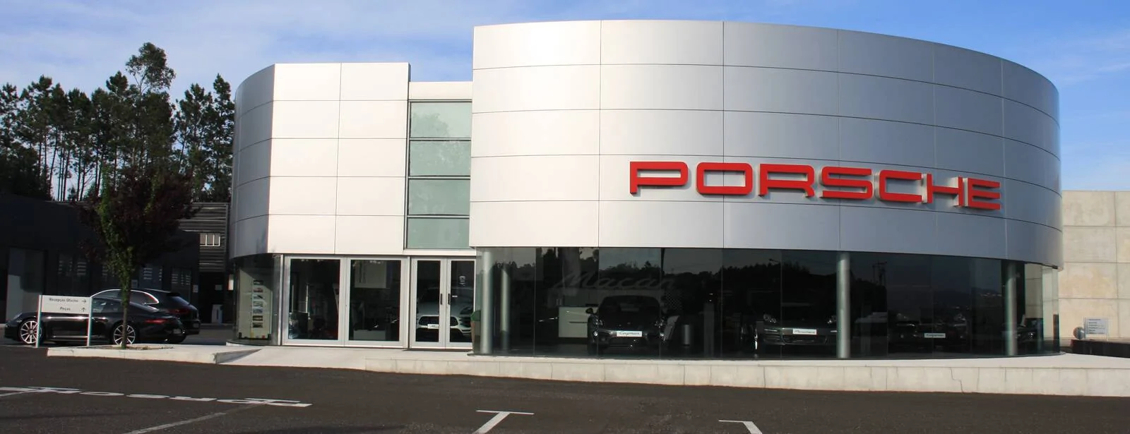 Porsche Taycan Dealerships and initial contacts centro-oficial-porsche-leiria-exterior