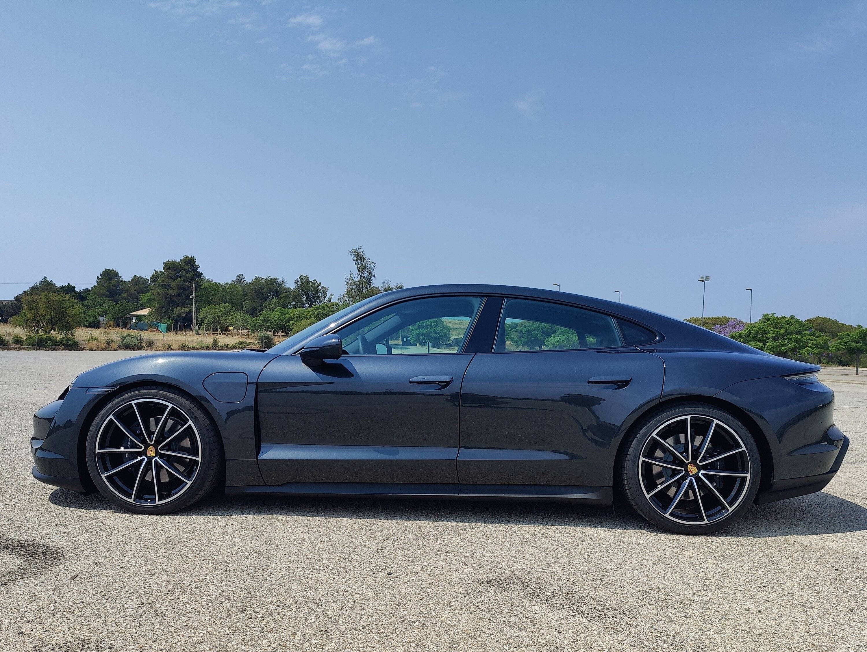 Porsche Taycan VOLCANO GREY Taycan Club IMG_20230520_145027