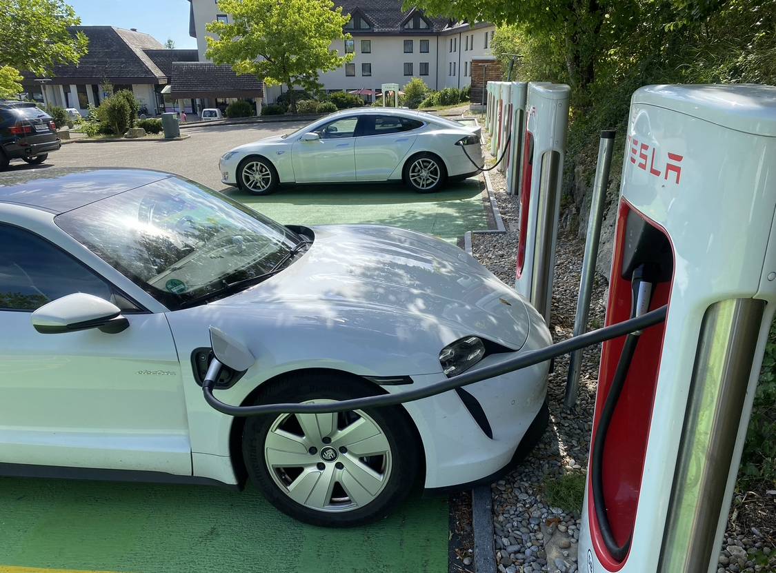 Porsche Taycan using tesla supercharging stations IMG_9970