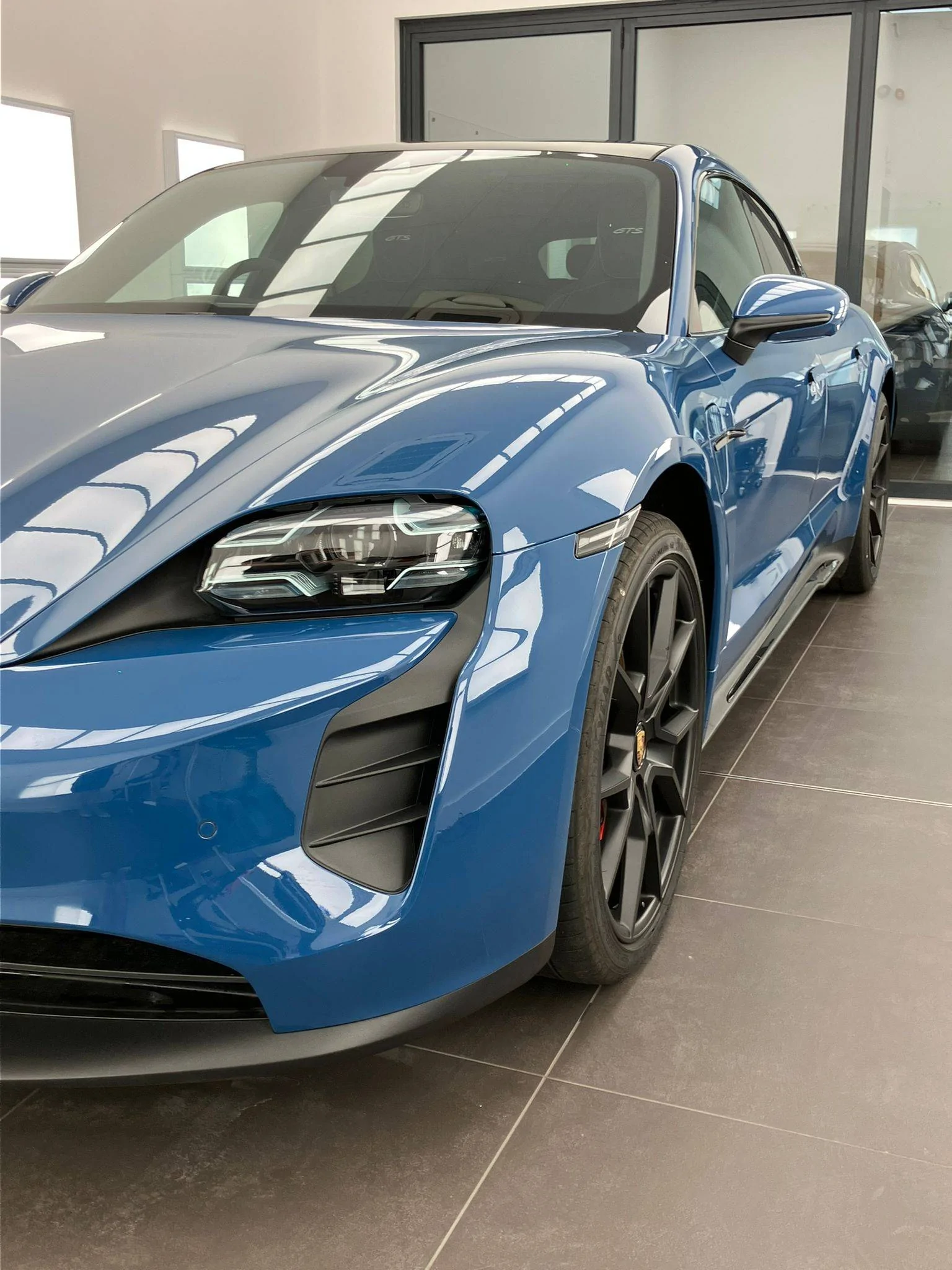 Porsche Taycan NEPTUNE BLUE Taycan Club 1685115763572