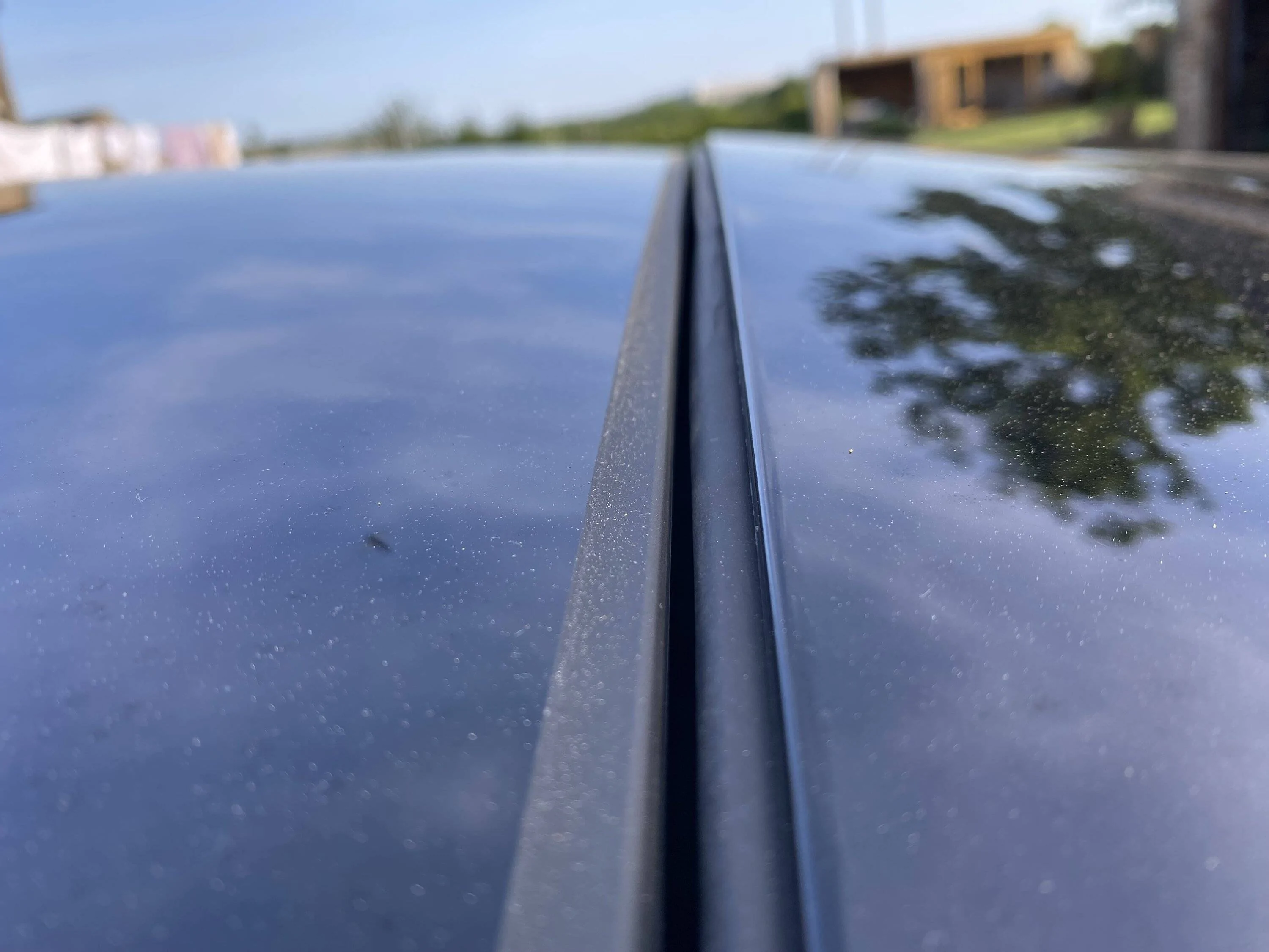 Porsche Taycan Turismo Tailgate Catches on roof when opening! IMG_0255