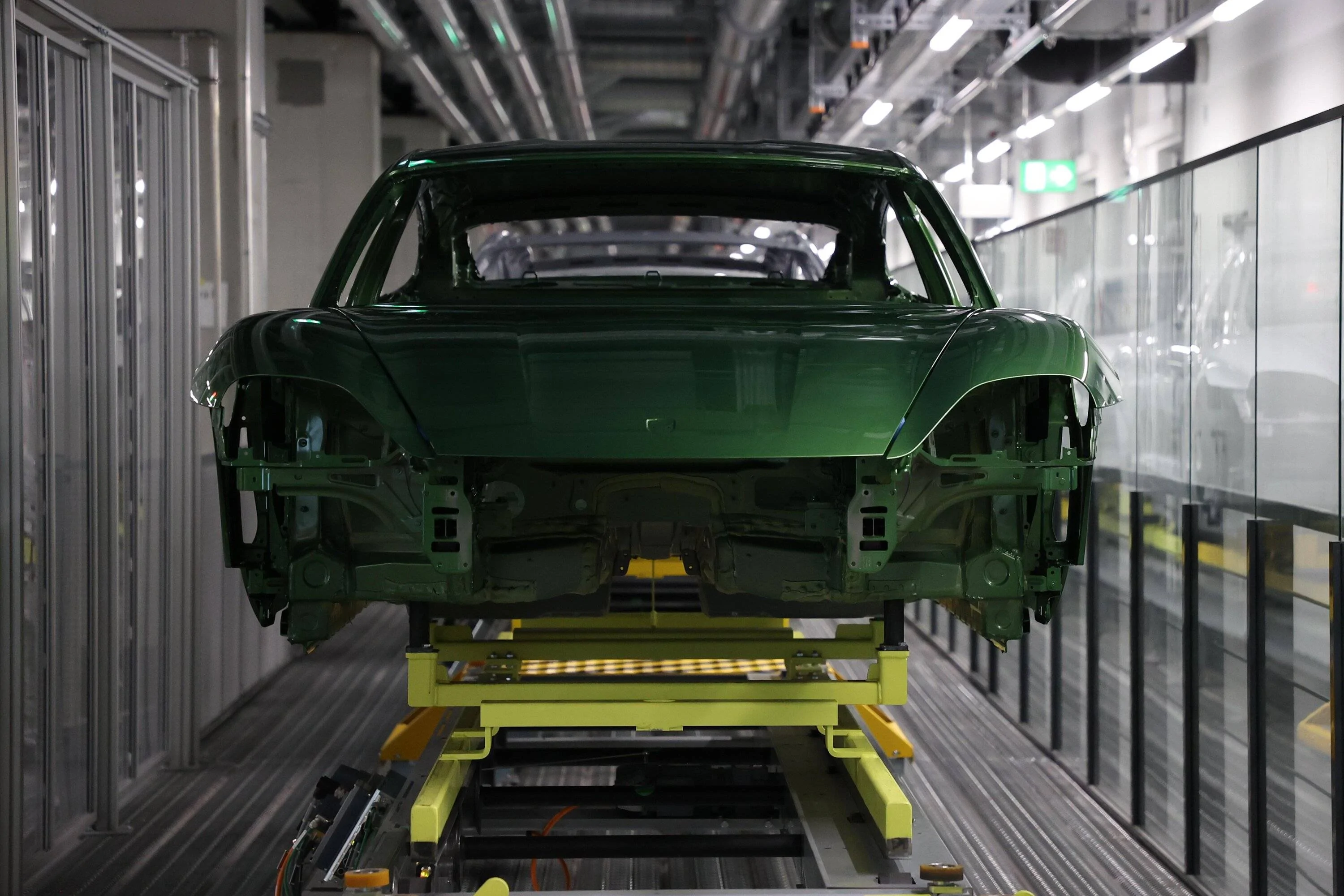 Porsche Taycan MAMBA GREEN Taycan Club Taycan1