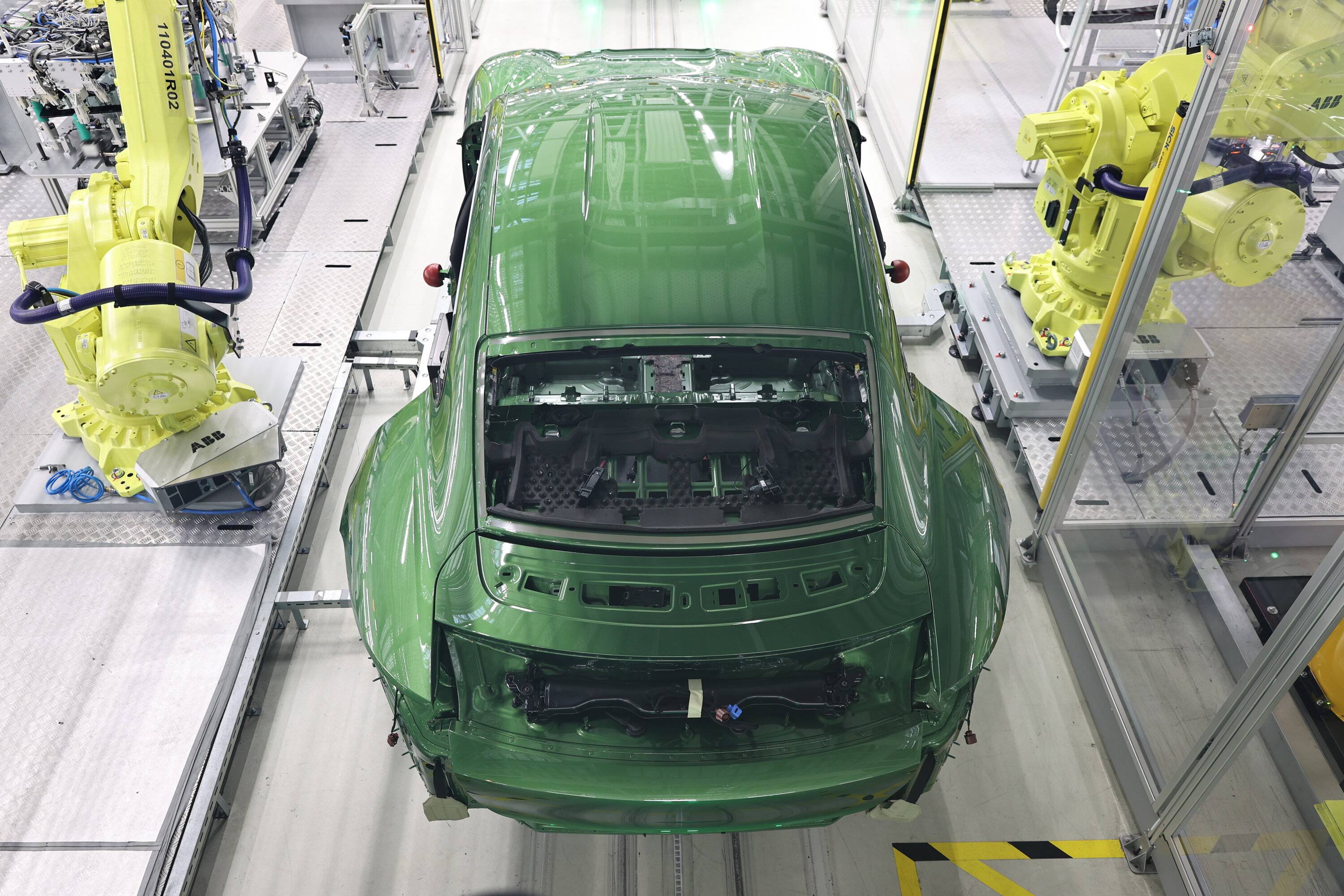 Porsche Taycan MAMBA GREEN Taycan Club Taycan3