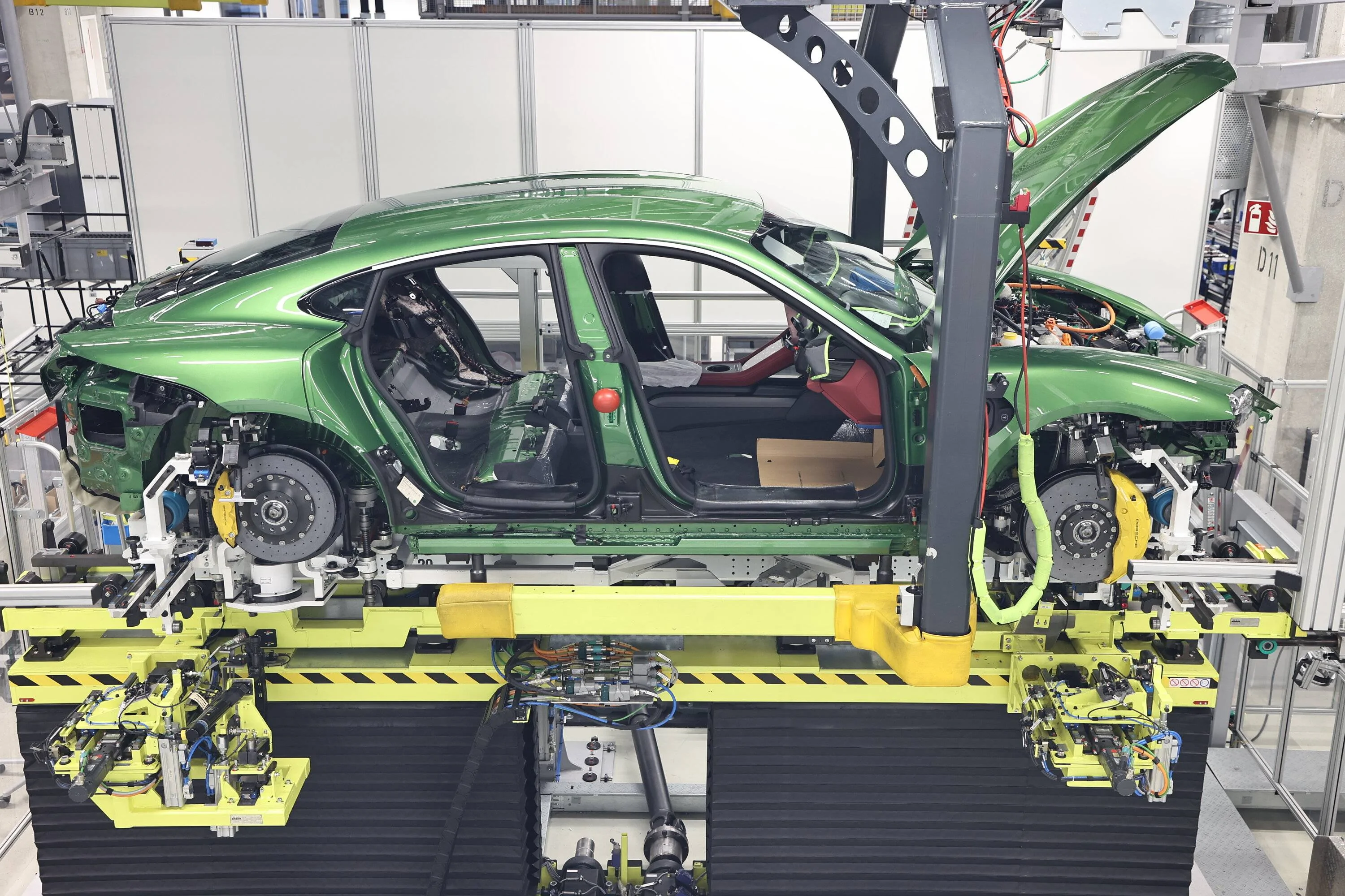 Porsche Taycan MAMBA GREEN Taycan Club MyTaycan4