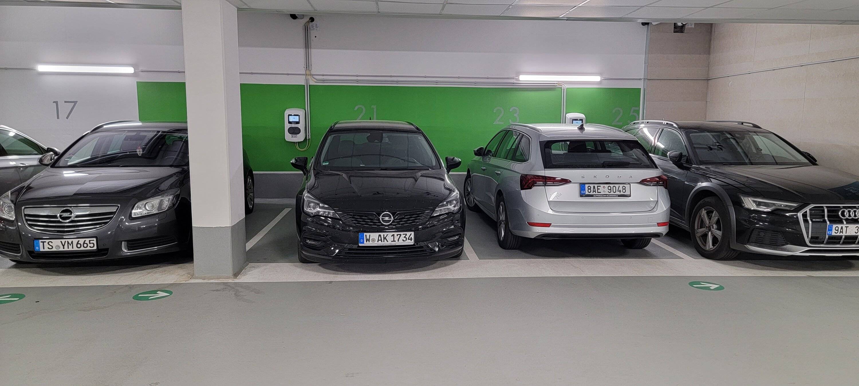 Porsche Taycan Please help! Let’s imagine the new Macan EV comes out in 2 versions... 1686196961838