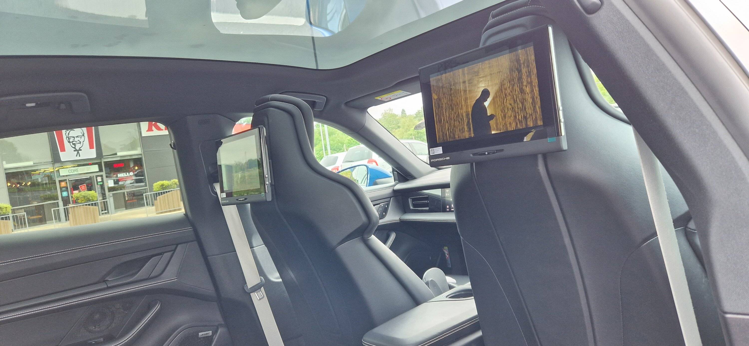 Porsche Taycan Porsche Rear Seat Entertainment (PRSE) Information 20230531_180421