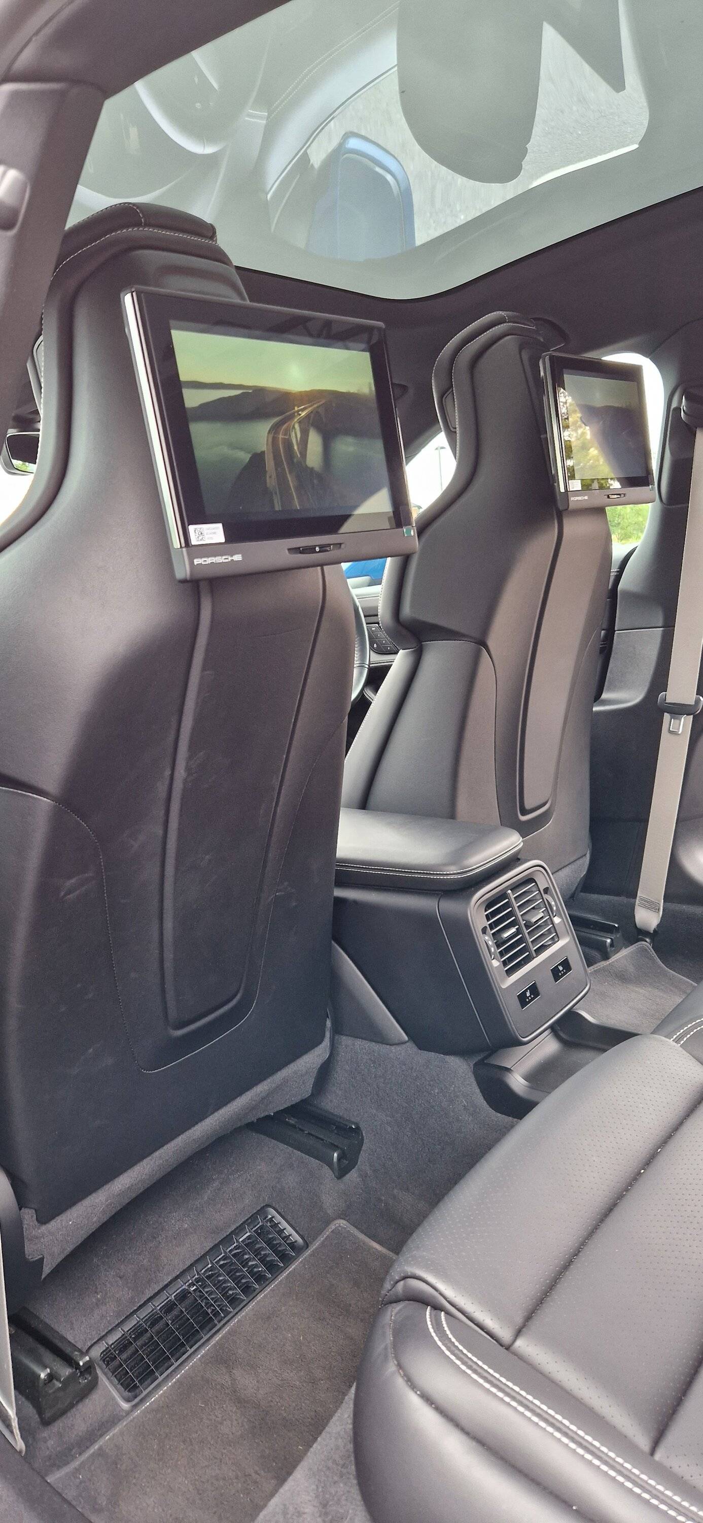 Porsche Taycan Porsche Rear Seat Entertainment (PRSE) Information 20230531_175522