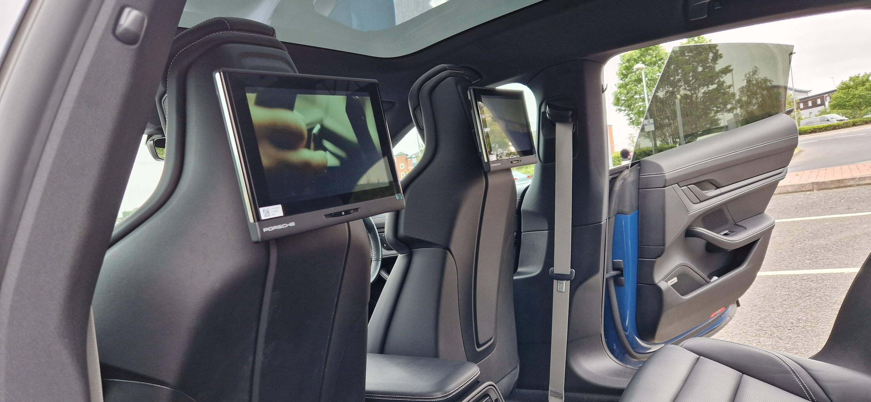 Porsche Taycan Porsche Rear Seat Entertainment (PRSE) Information 20230531_175519