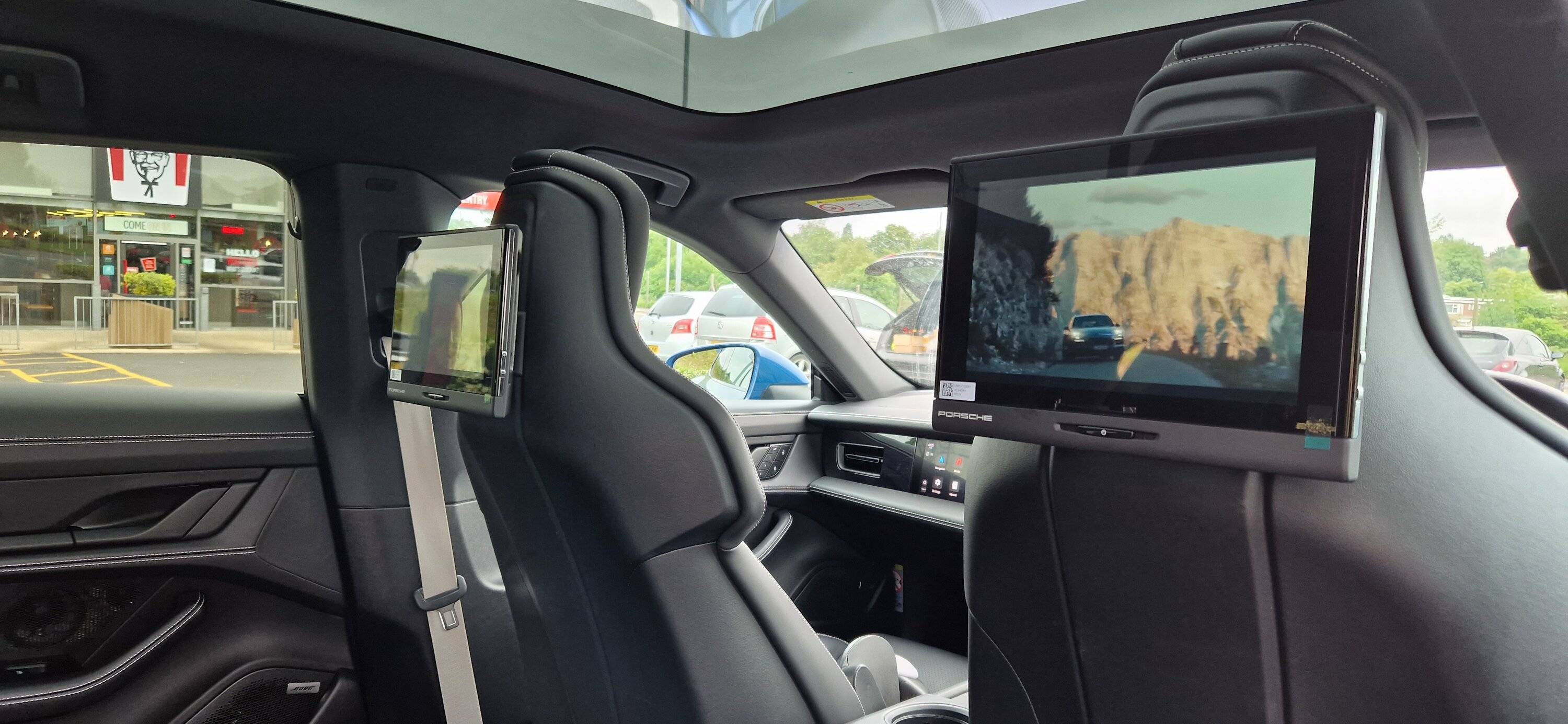 Porsche Taycan Porsche Rear Seat Entertainment (PRSE) Information 20230531_180514