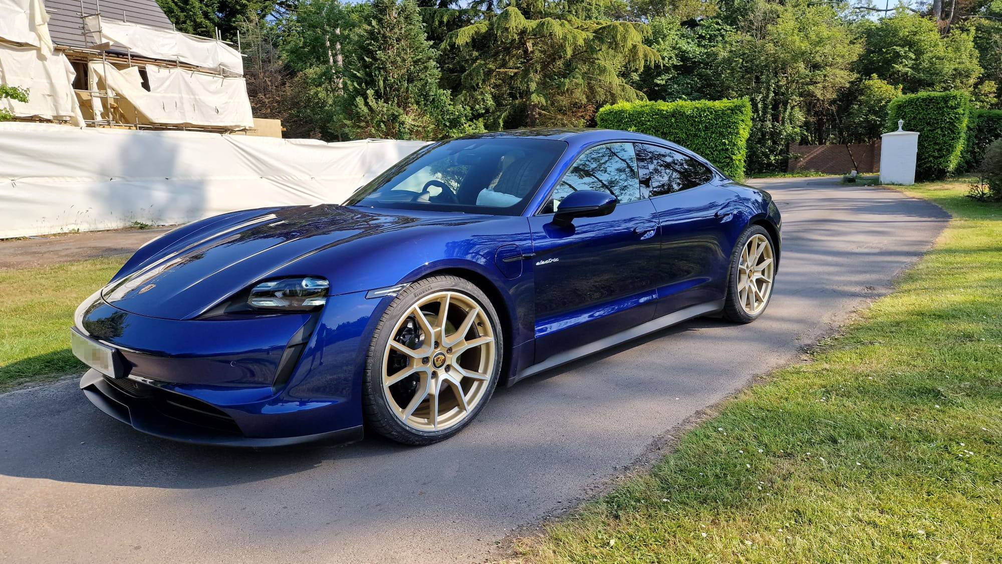 Porsche Taycan Aurum gold GTS wheels fitted on Taycan 4S 43ca1b8c-ed2a-442e-bcb6-f4809d53f5fe copy