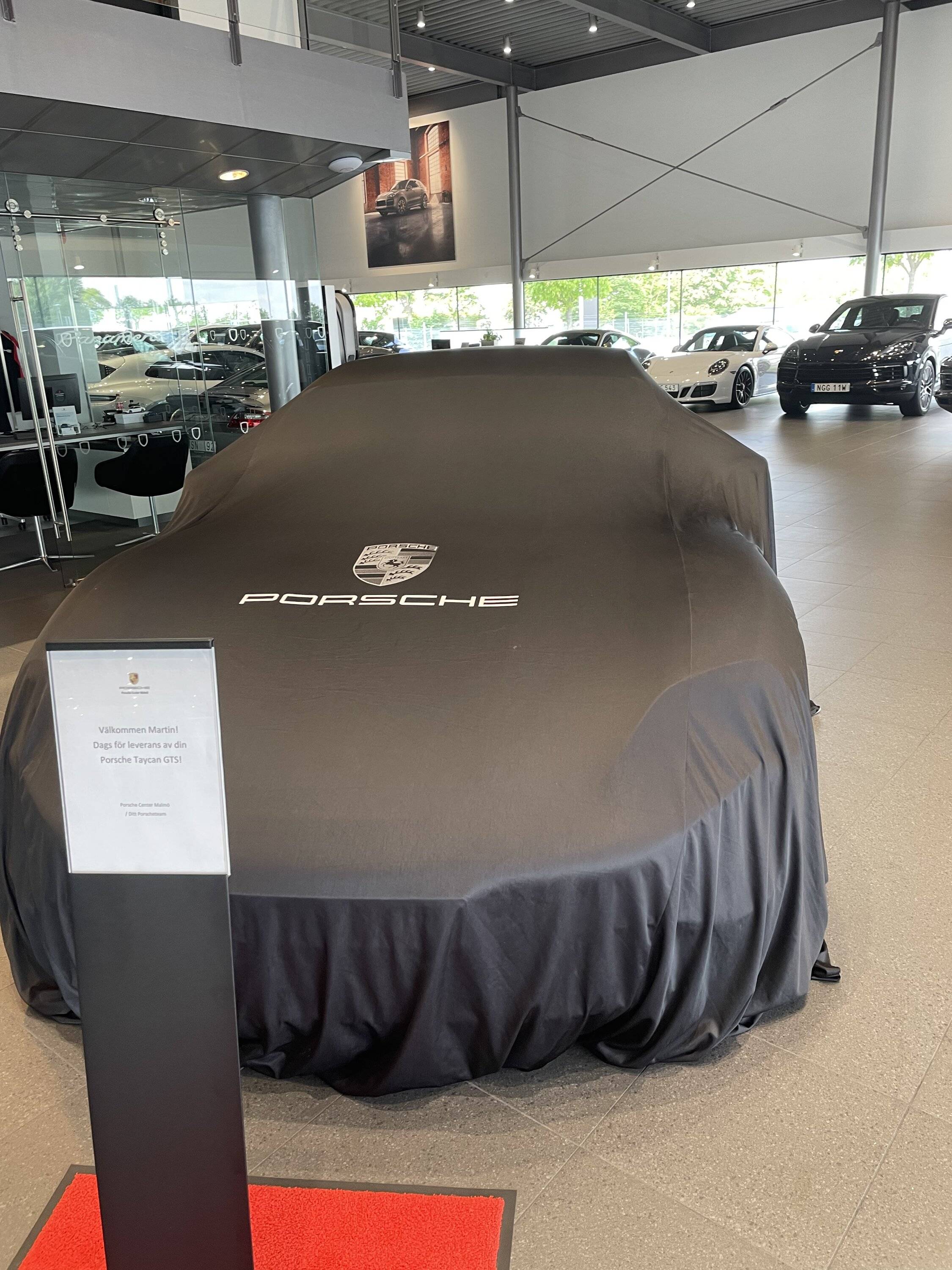 Porsche Taycan VOLCANO GREY Taycan Club BE73E5A7-EC6B-4277-8F8B-89B9EEA0BF77