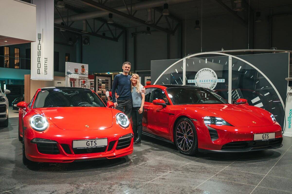 Porsche Taycan Carmine Red GTS ST 1687195449023