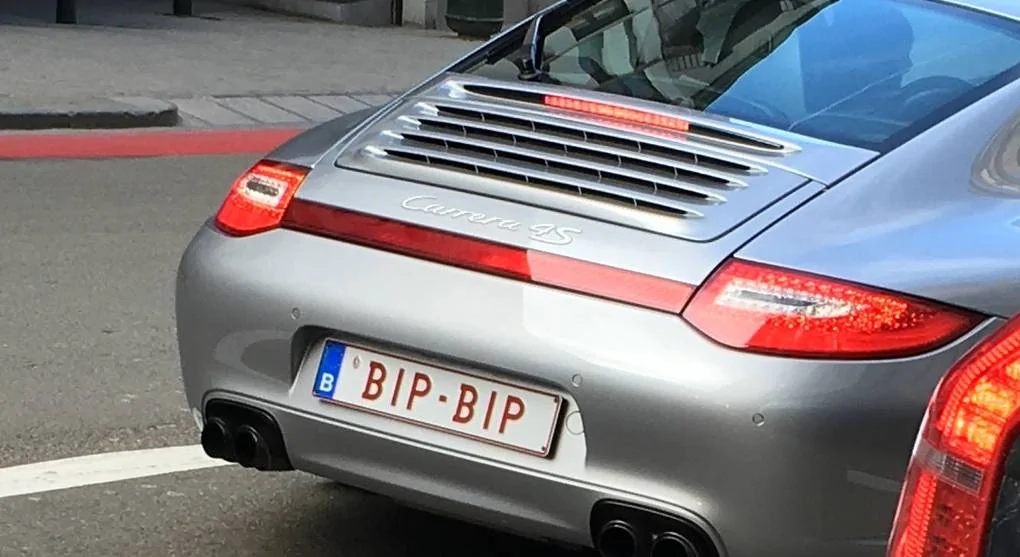 Porsche Taycan Private plates - cheesy or cool? plaqu