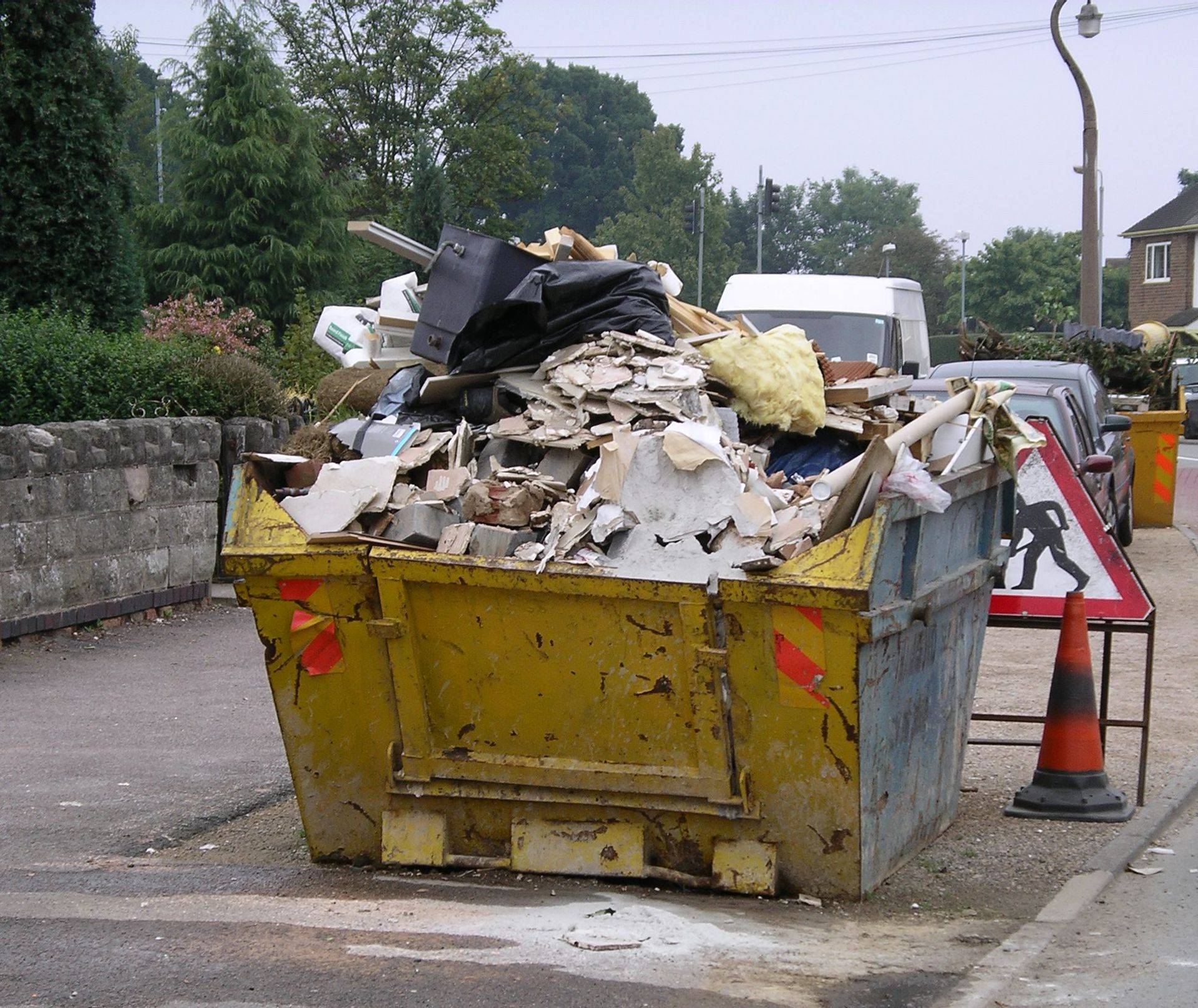 Porsche Taycan Taycan reaction to potential read-end collision 1920px-Skip_containing_rubbish_16s06