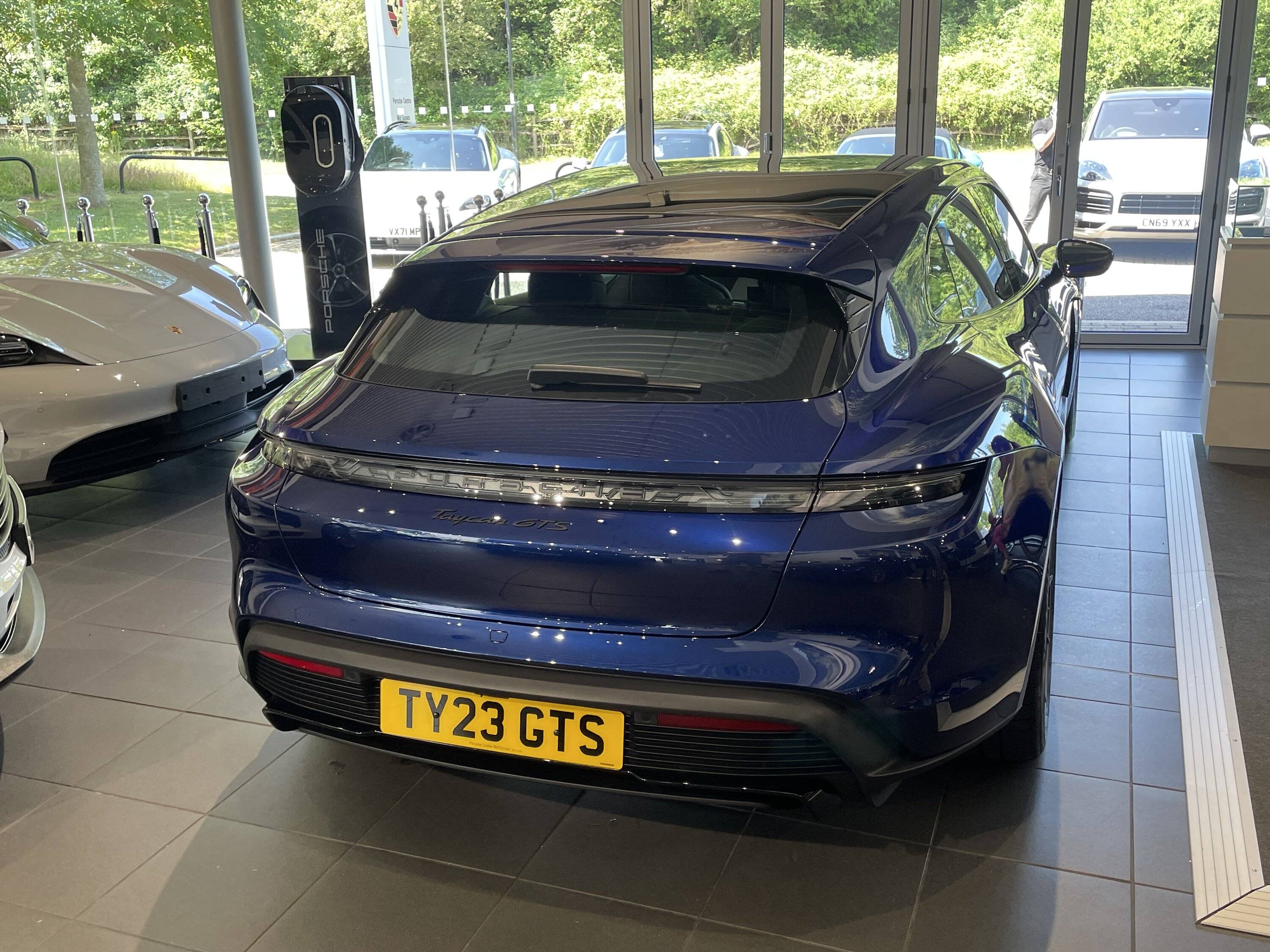 Porsche Taycan GENTIAN BLUE Taycan Club IMG_1423
