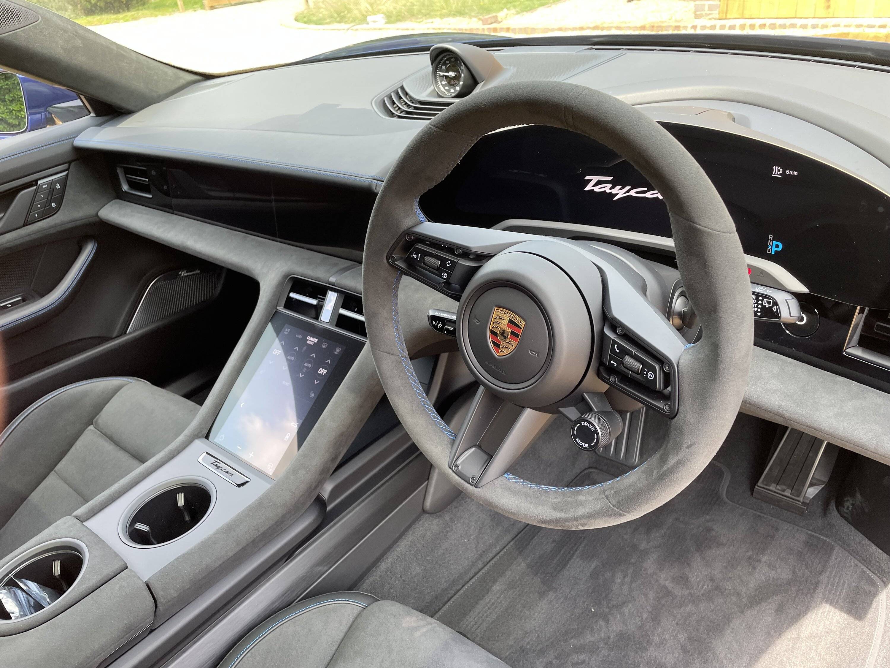 Porsche Taycan GENTIAN BLUE Taycan Club IMG_1427