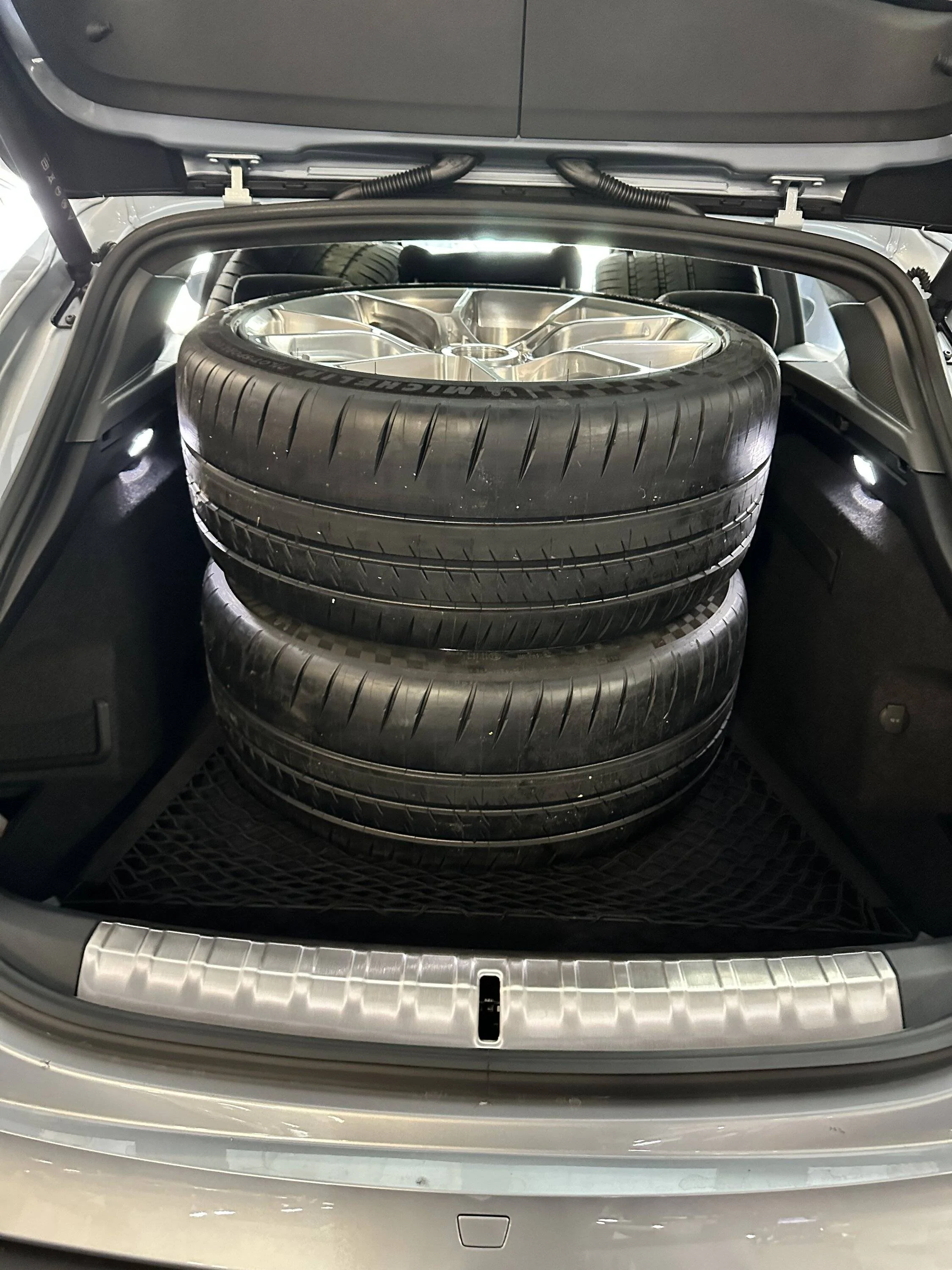 Porsche Taycan Does the winter wheel/tire set fit inside the car? IMG_0970