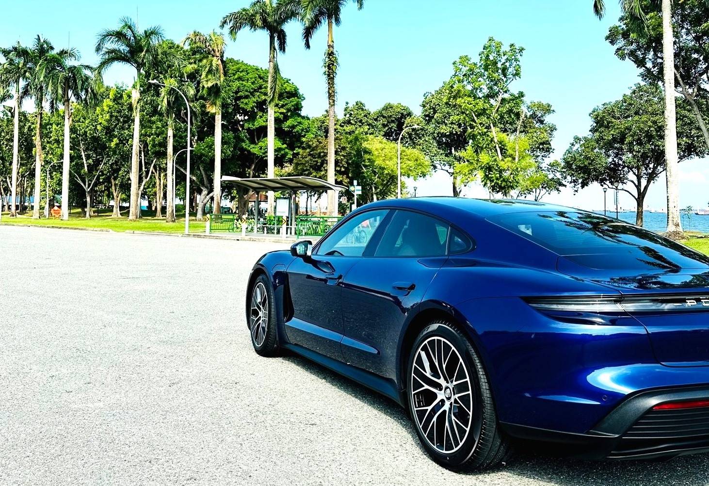 Porsche Taycan GENTIAN BLUE Taycan Club Taycan 1